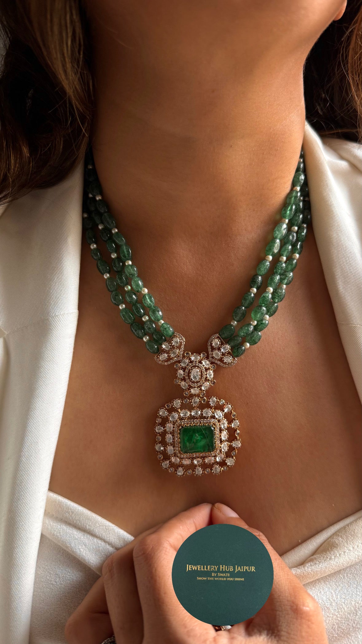 Emerald square pendant with pearl detailing collar Necklace