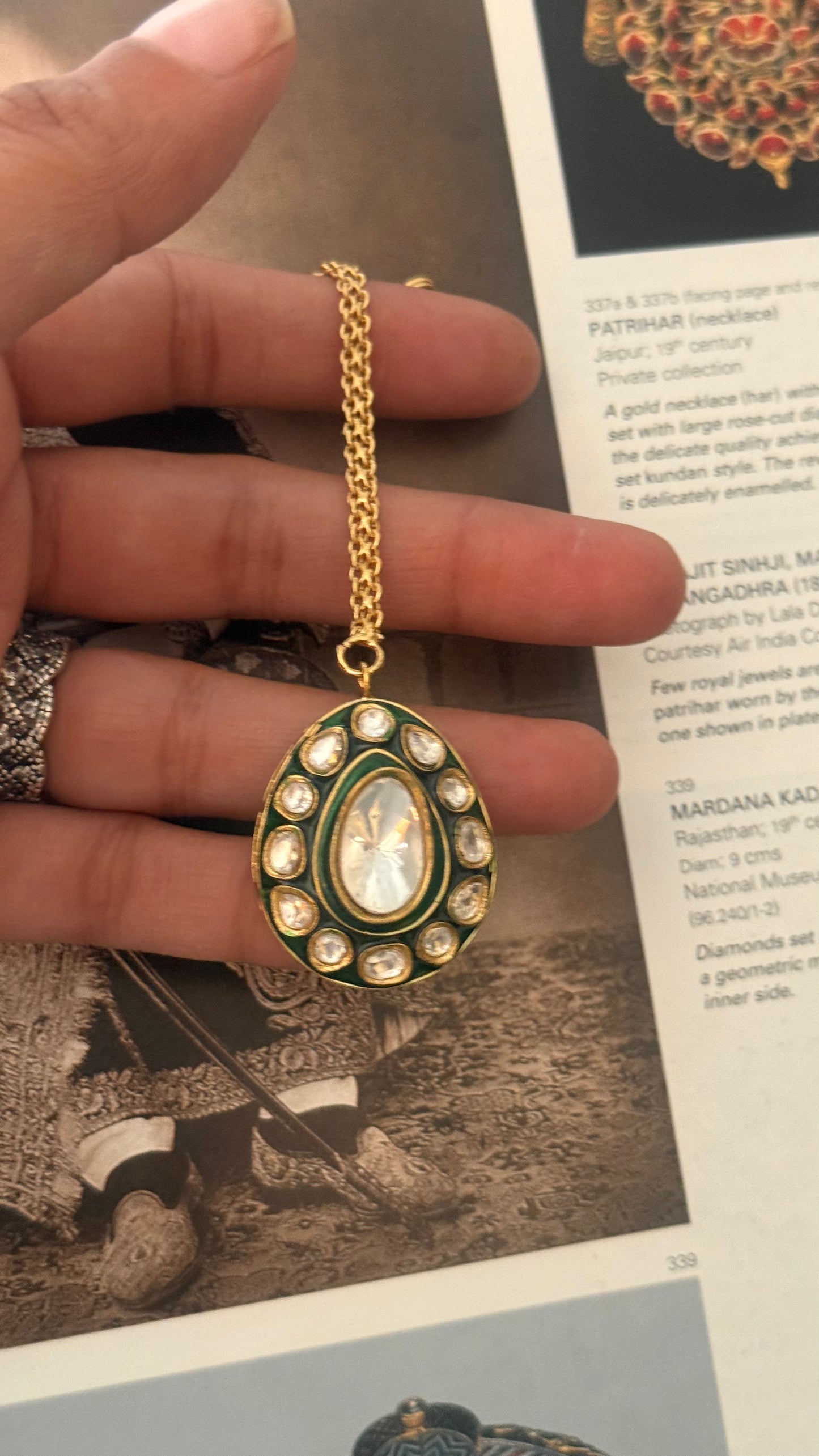 Emerald meena uncut polki tear drop mangtika
