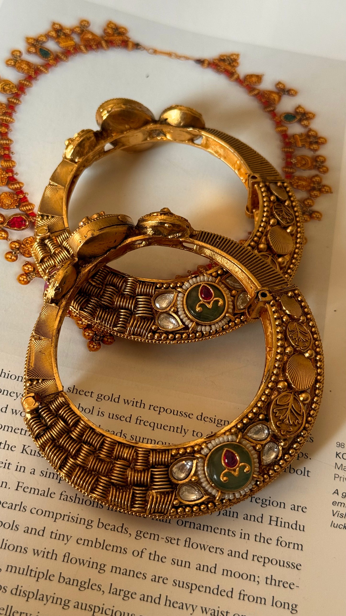 Mint inlay & rani floral bangdi