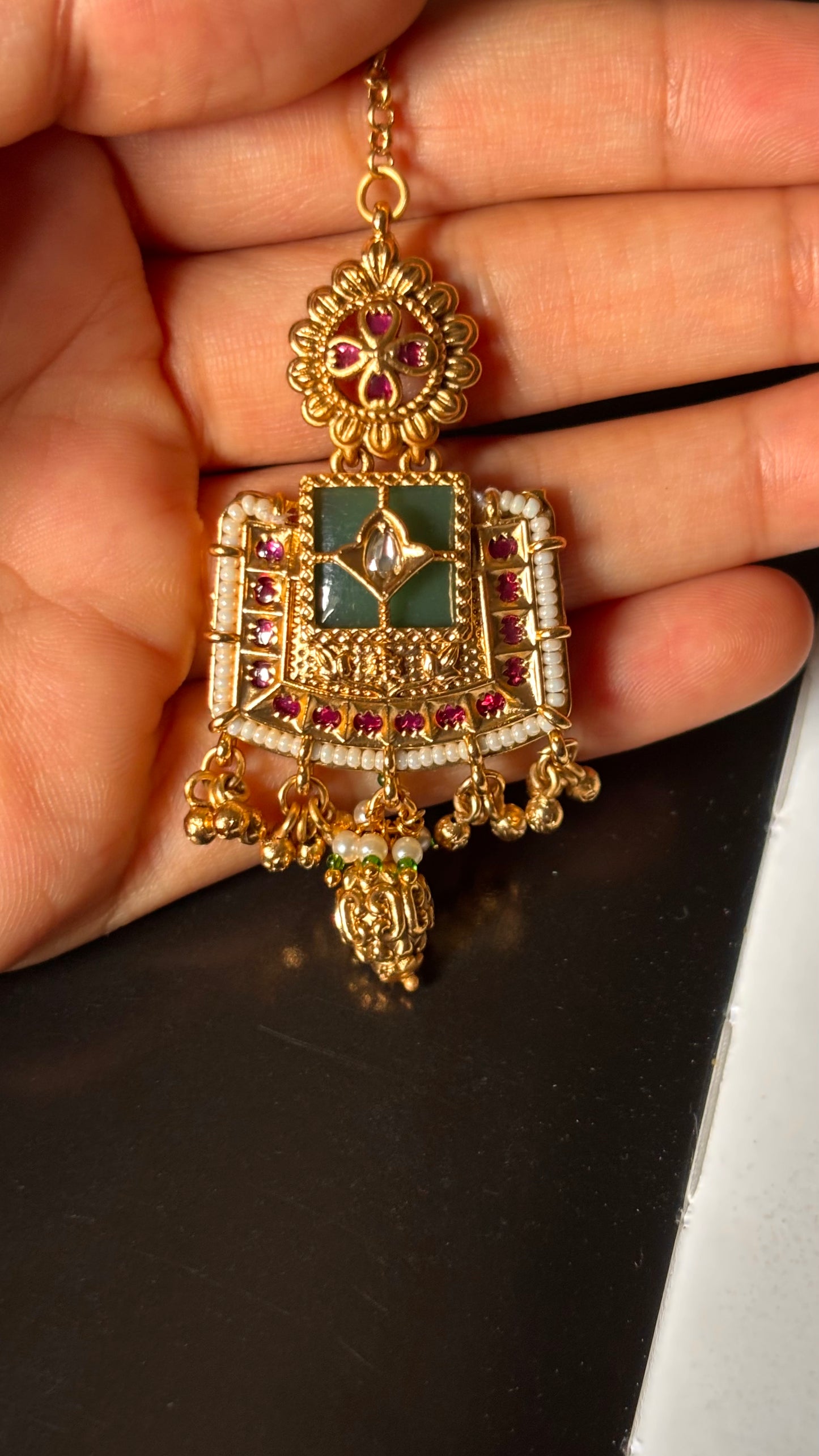 Emerald inlay nakashi Maangtika