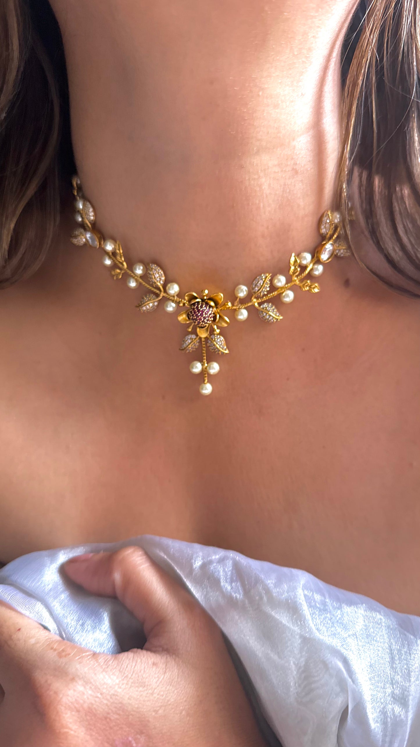Minimalist pearl floral Ruby necklace