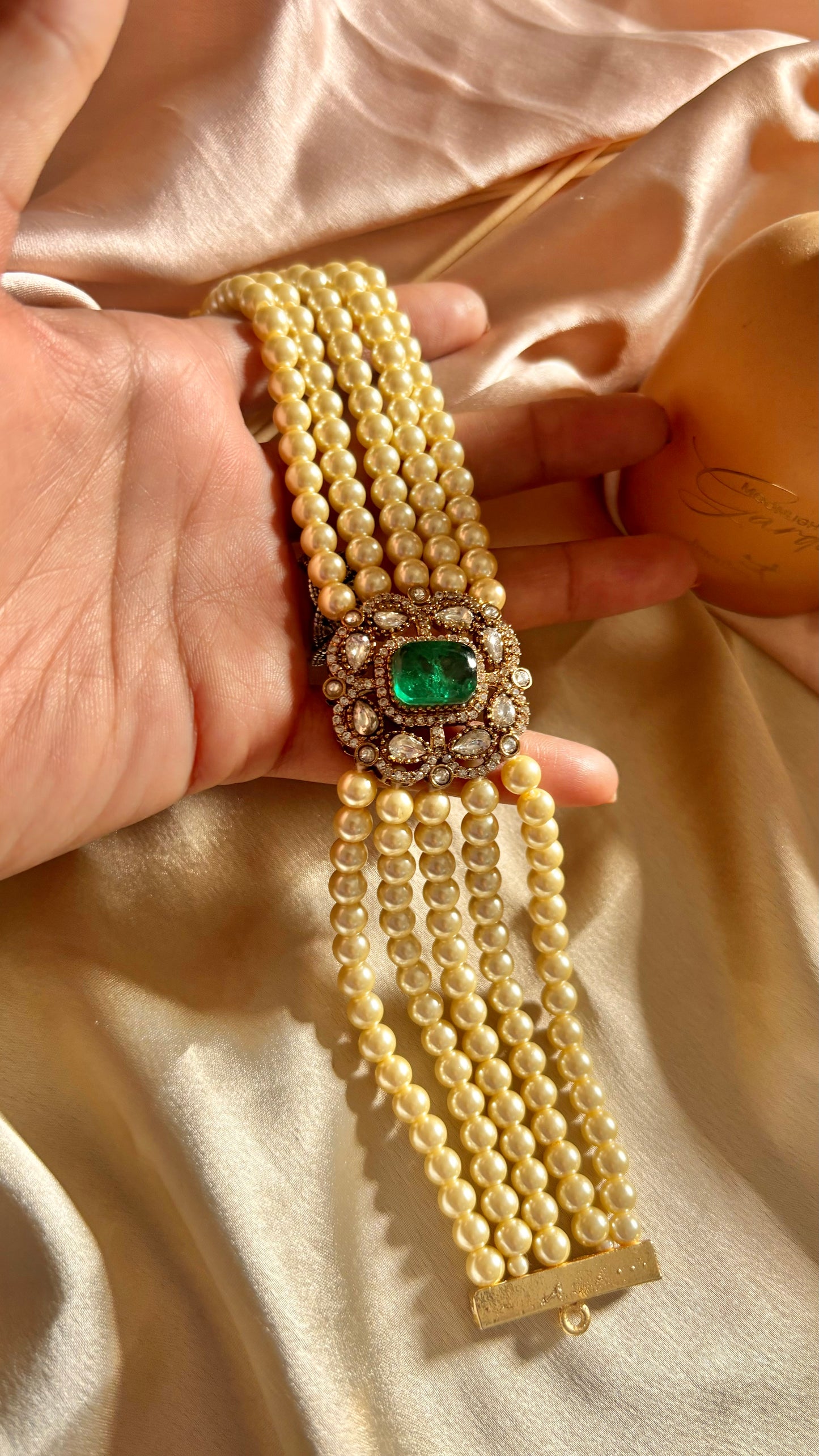 Heer Emerald Victorian minimalist choker