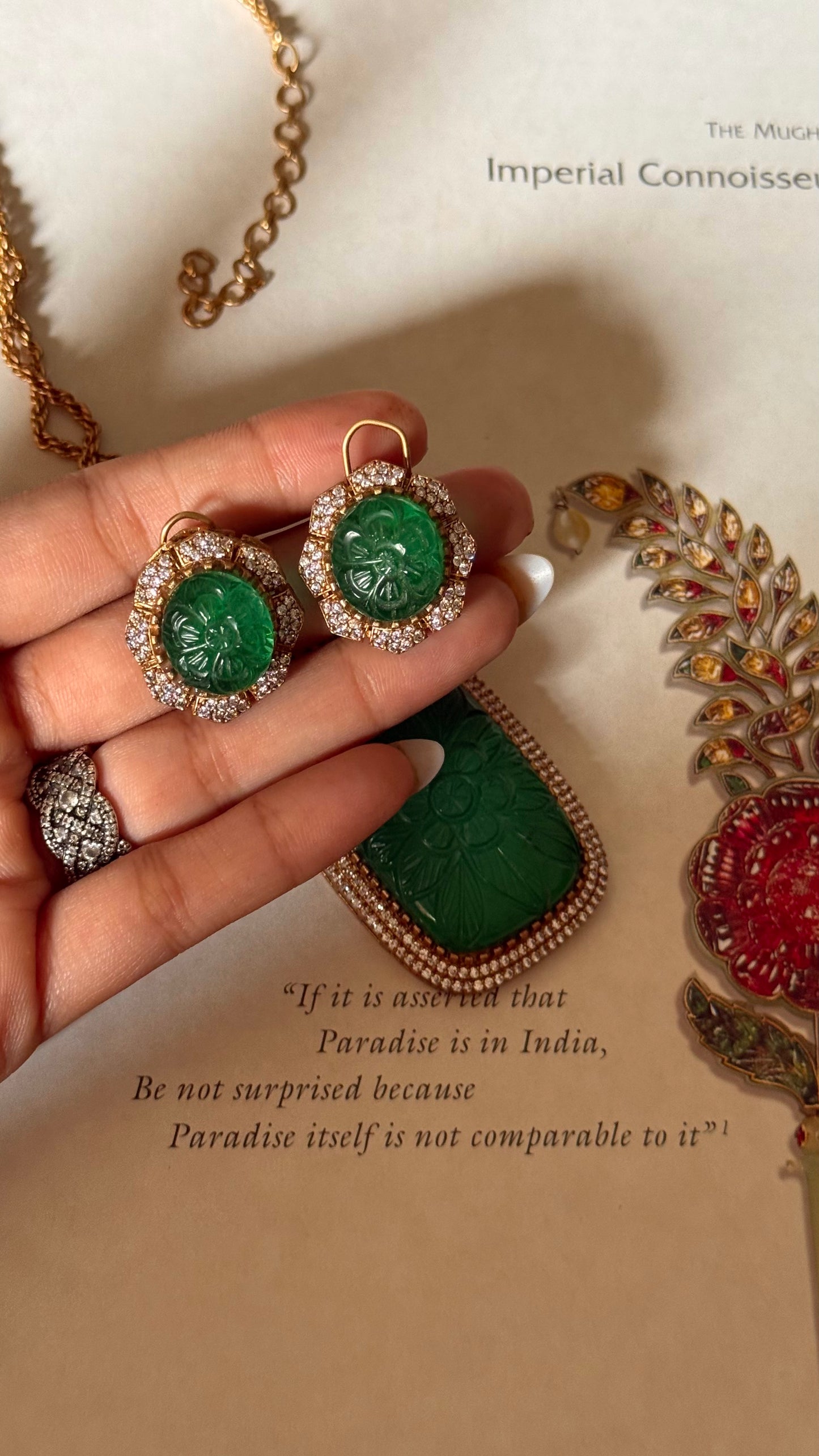 Emerald carving doublet pendant set