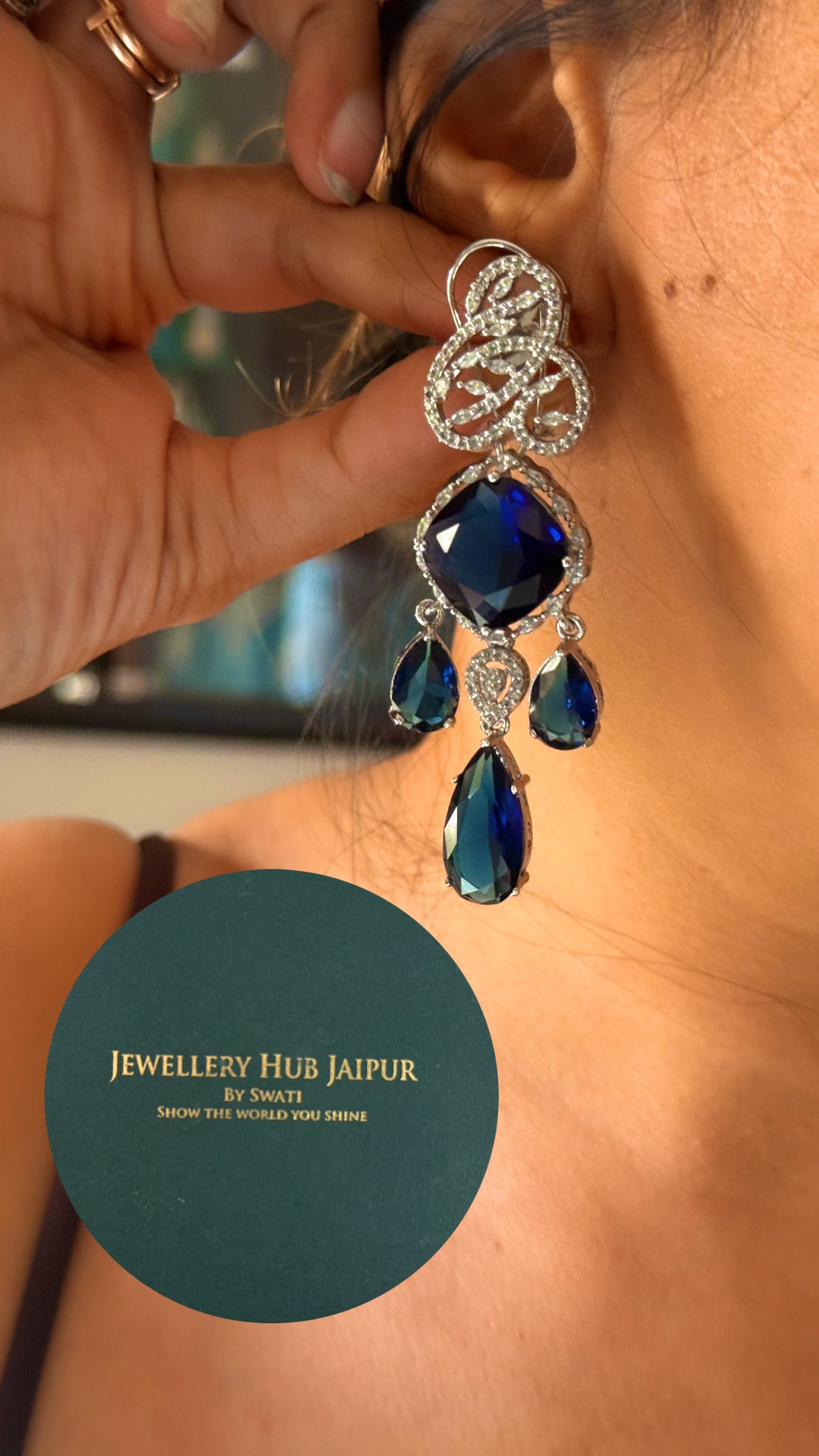 Cocktail sapphire with drop diamond choker set