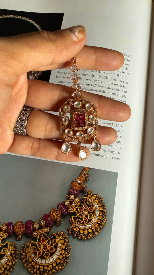 Rani pink Moissanite maangtika