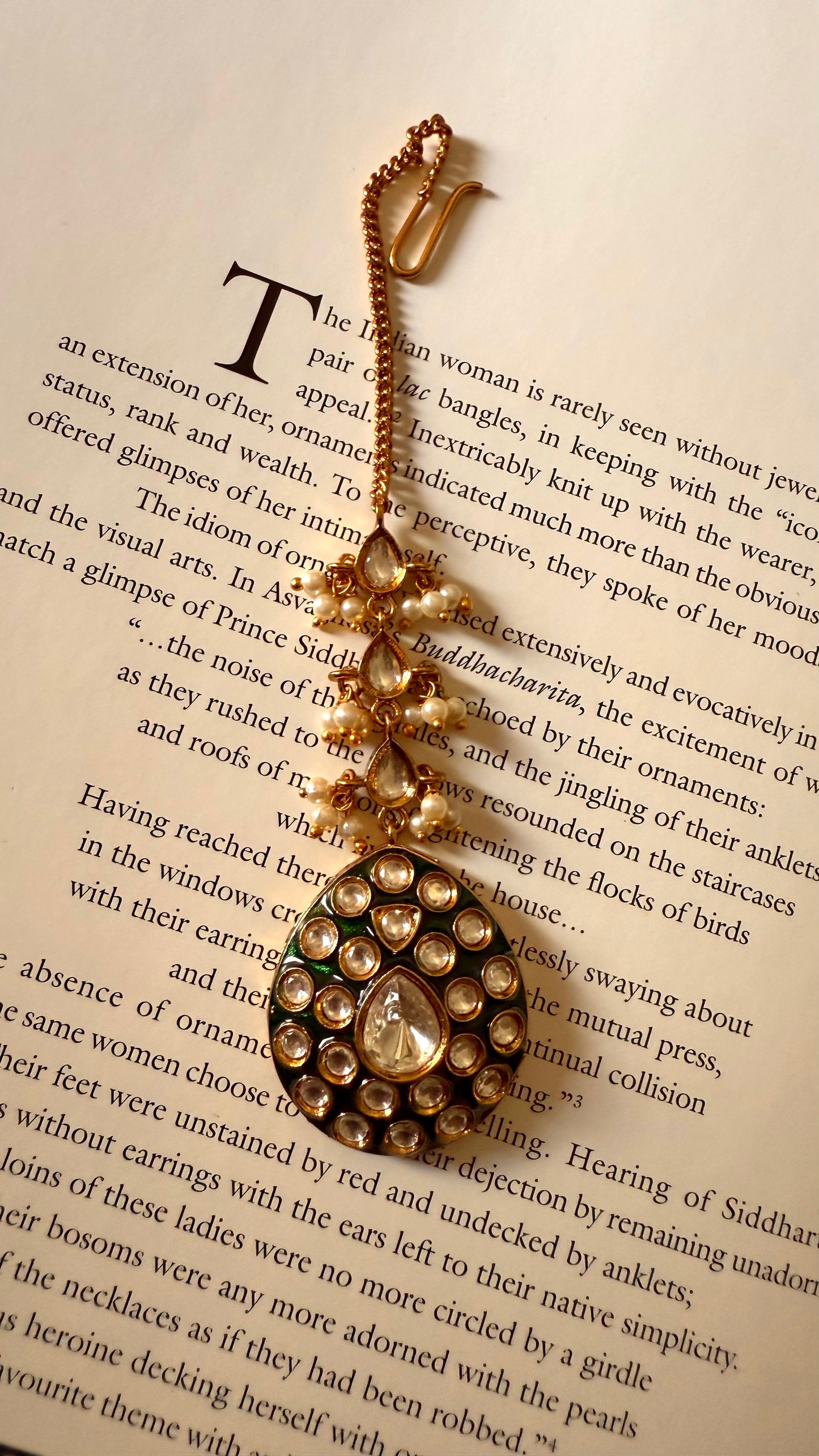 Emerald meenakari moissanite maangtika