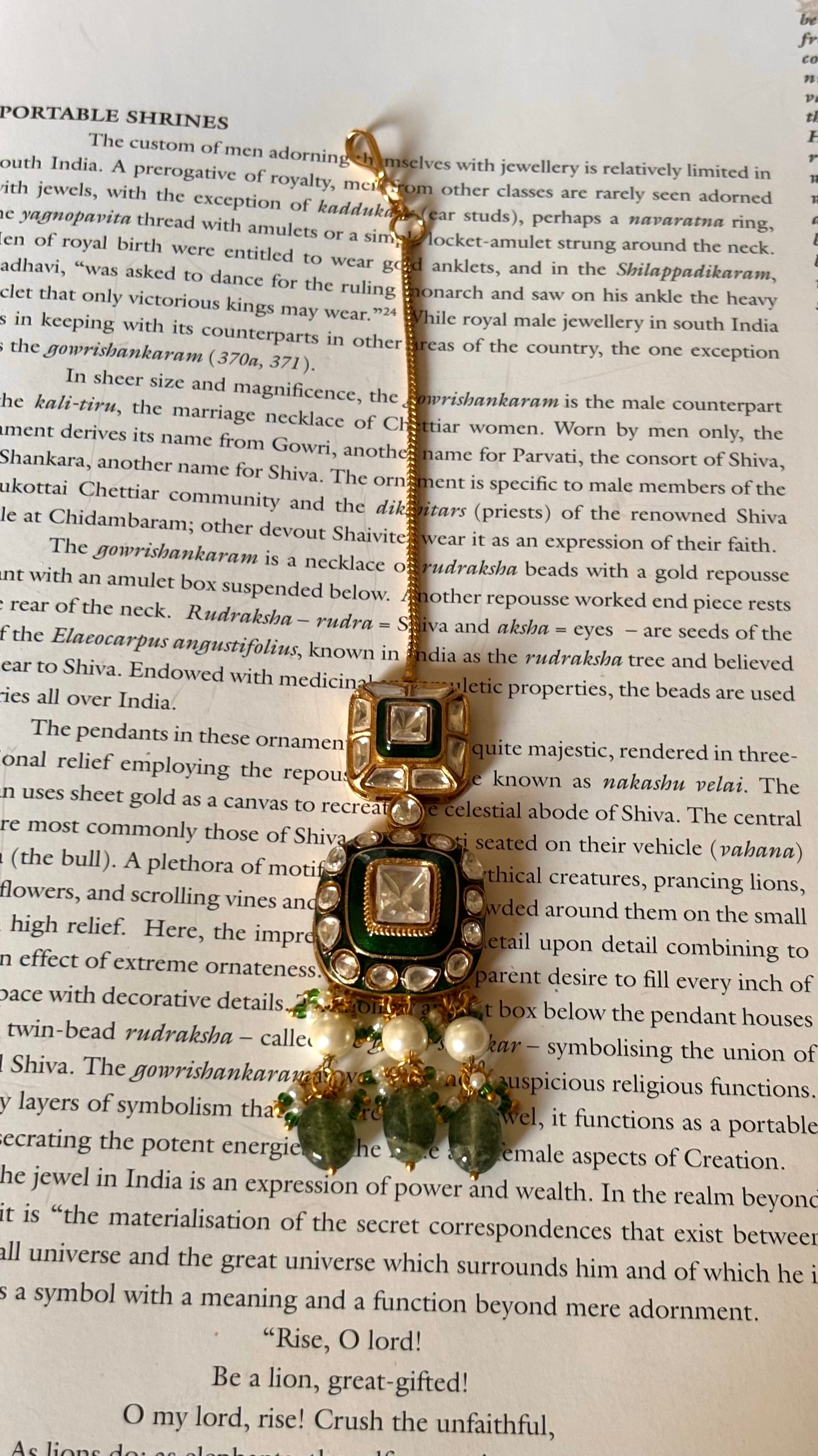 Sqaure meena with pearl detailing maangtikka
