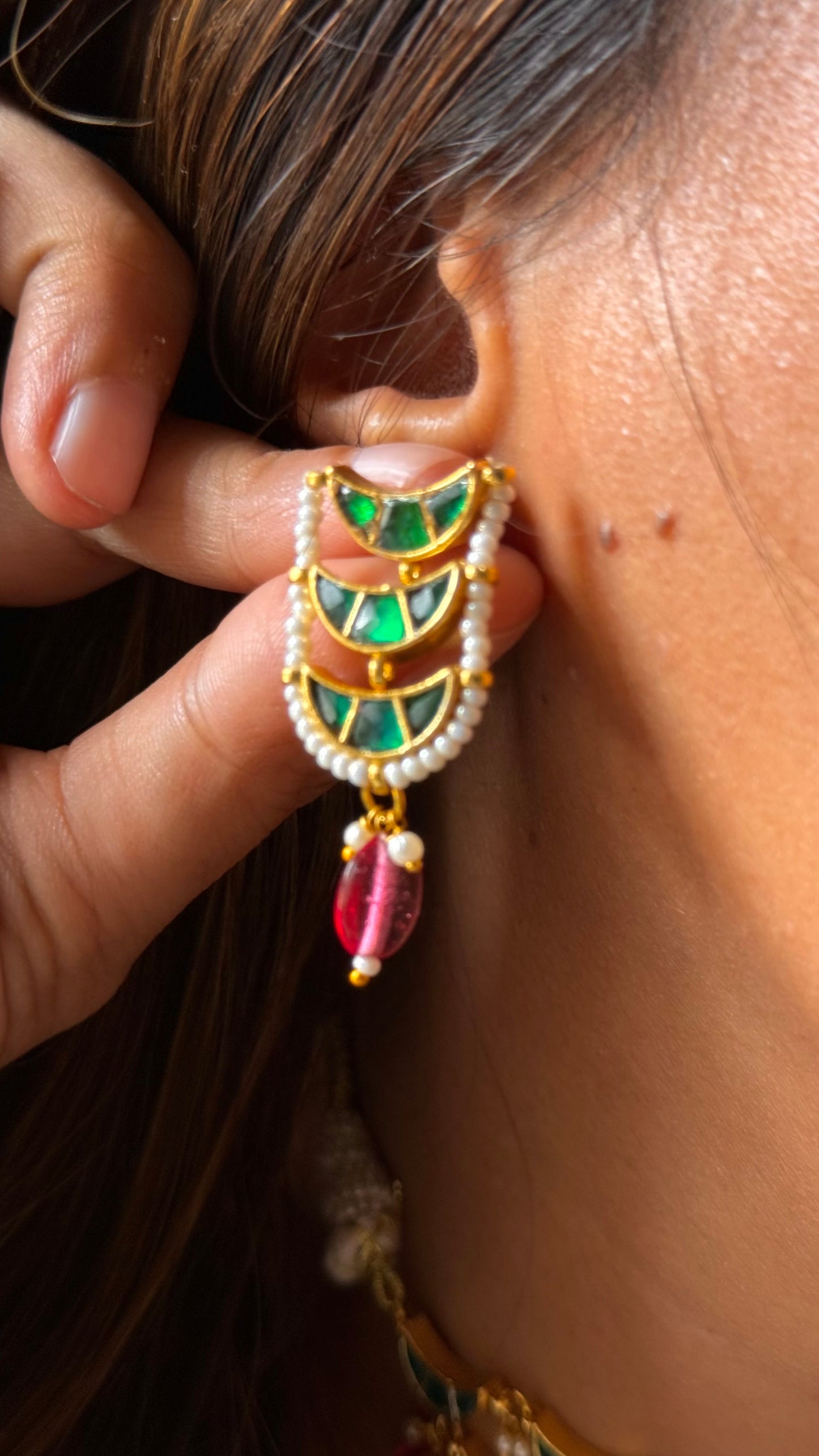 Design emerald half moon with Rani pink  drops choker Necklace