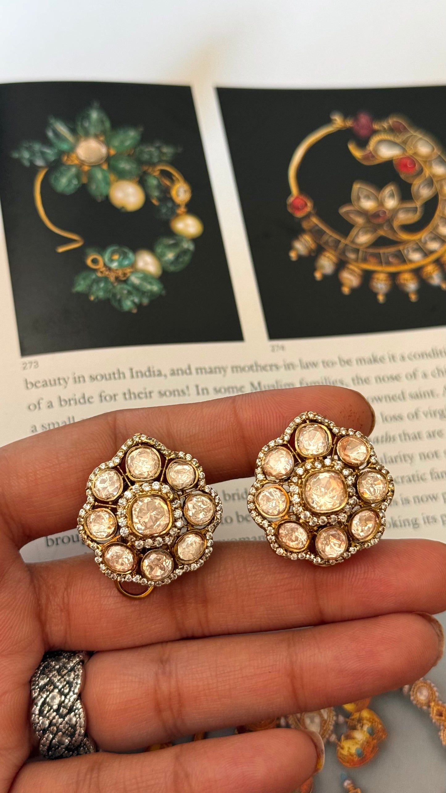 LV Peeli polki floral Studs