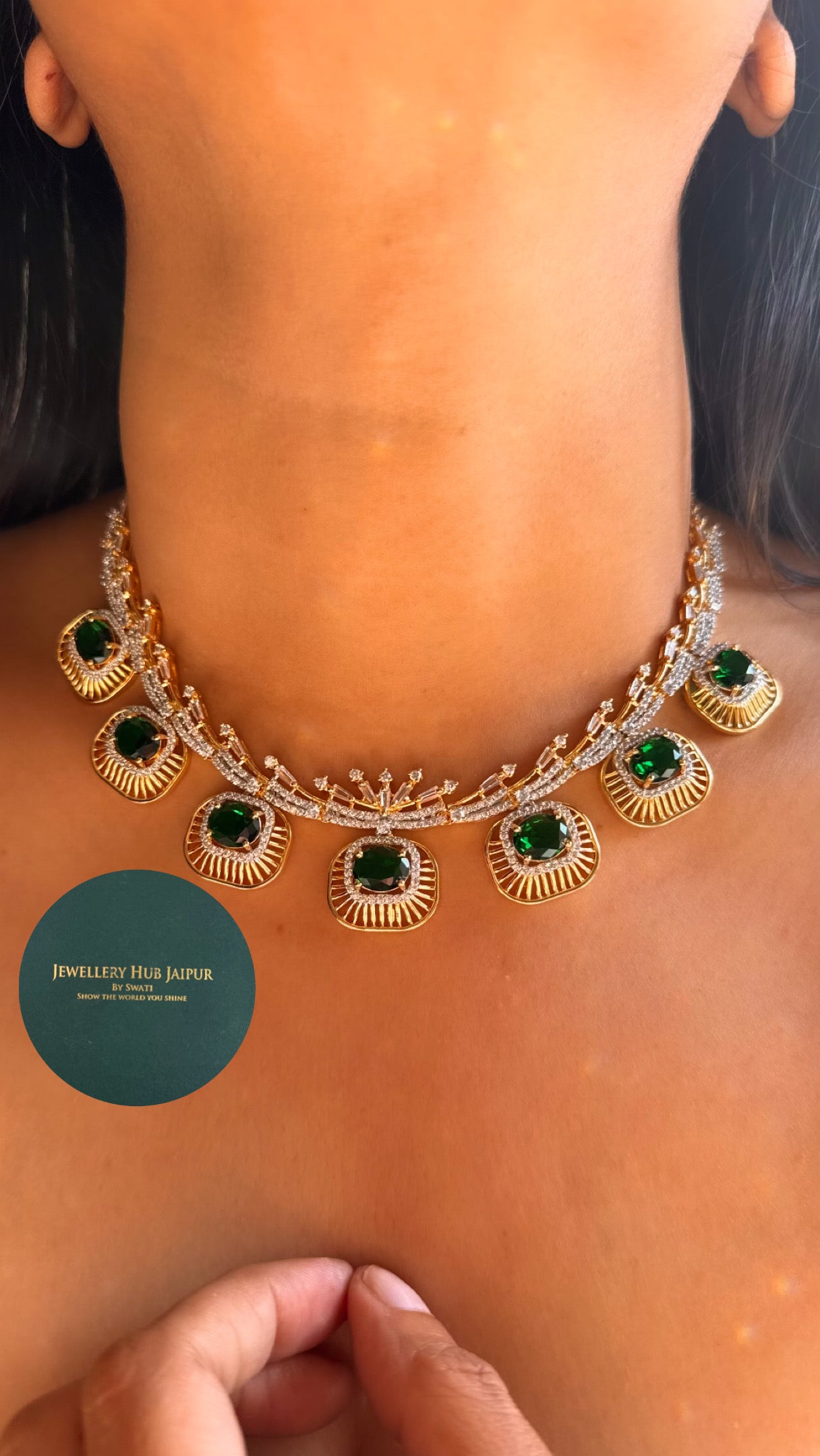 Emerald GJ polish diamond necklace