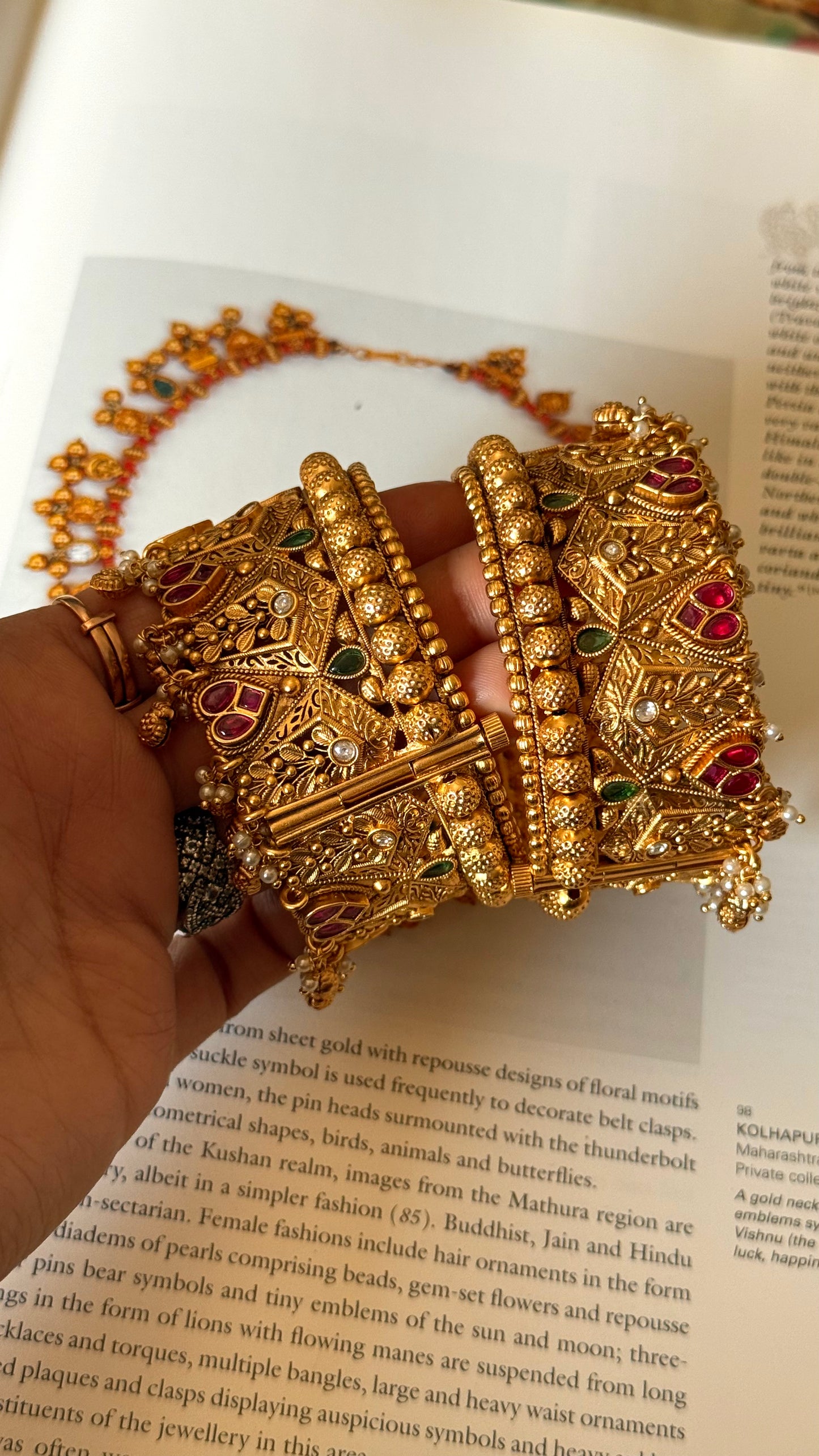 Pan shape Ruby & emerald rajwada bangles