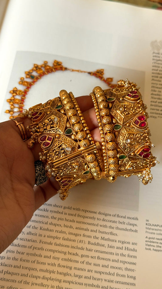 Pan shape Ruby & emerald rajwada bangles