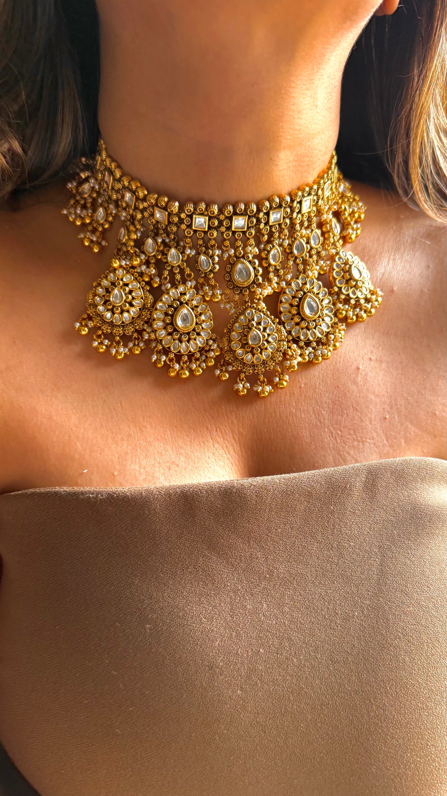 Antique Gold Choker Nacklace with Floral Teardrop Motifs & Kundan Detailing