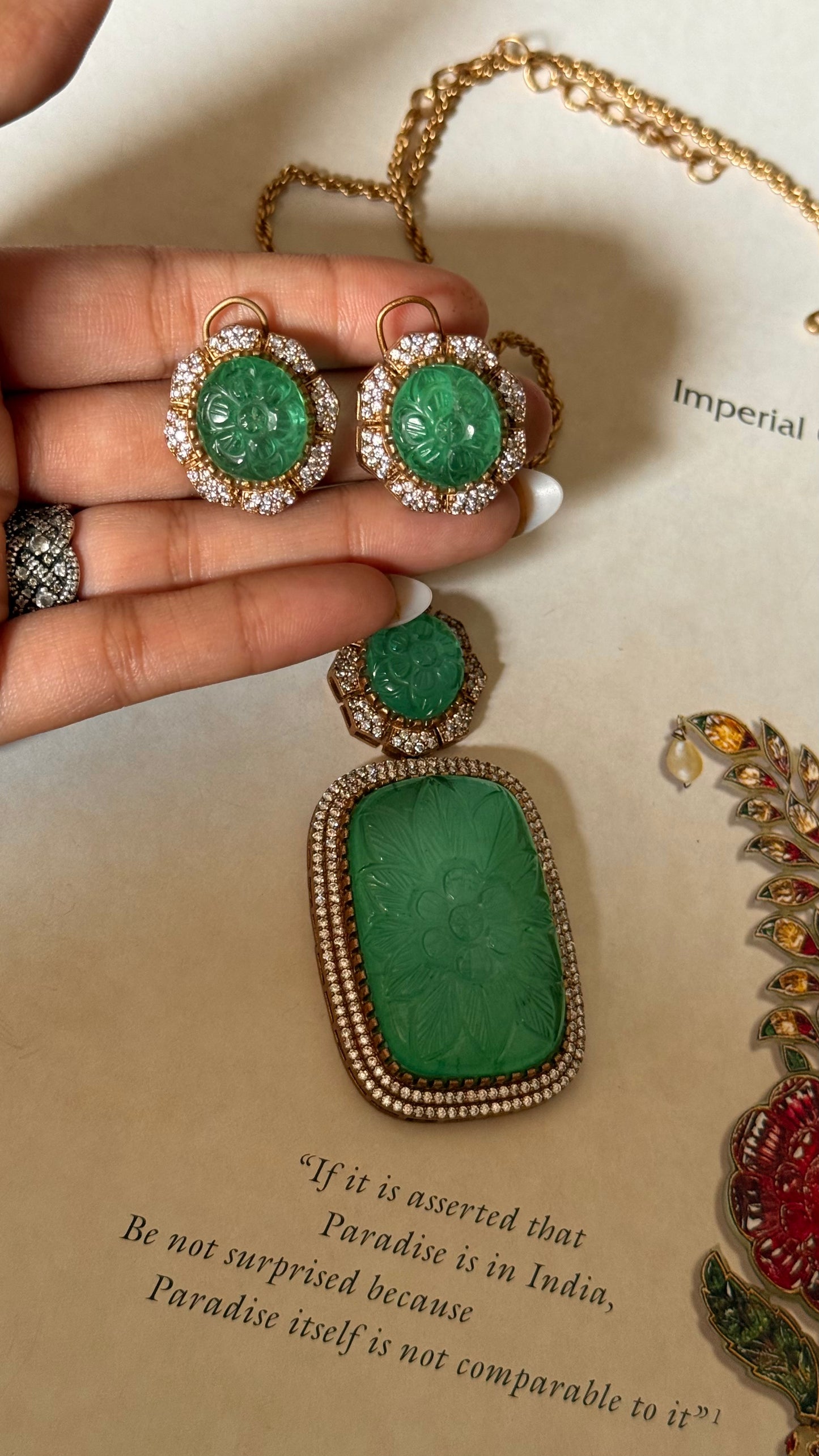 Mint carving doublet pendant set