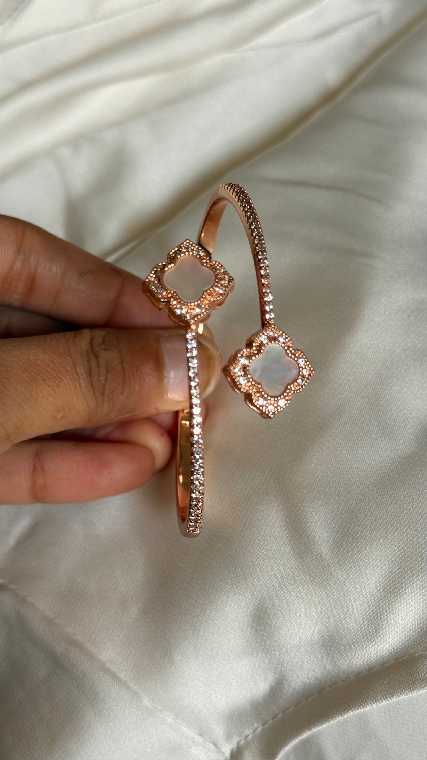 Mother-of-Pearl Open Vancleef Bracelet