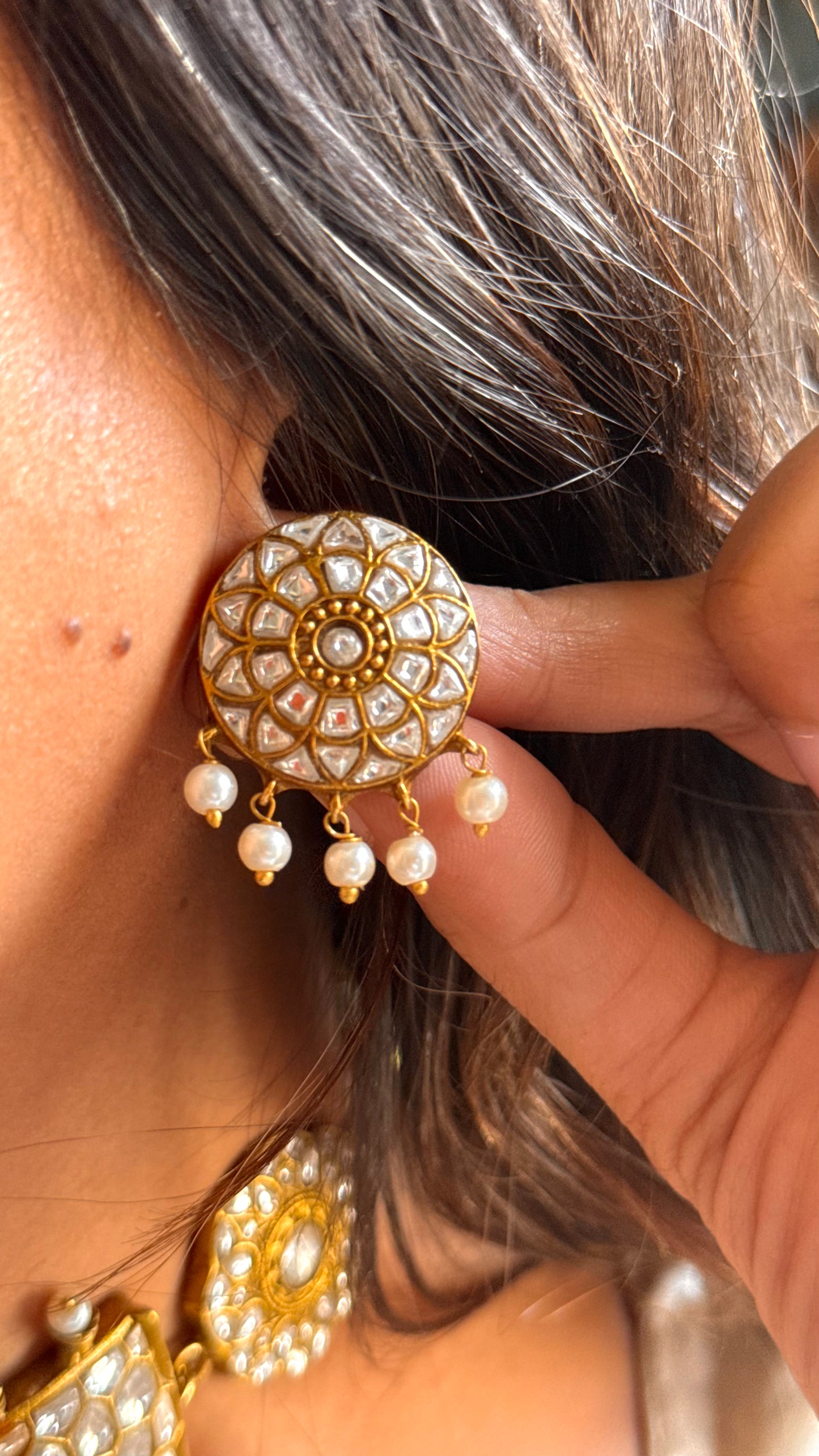 Polki paachi aad with pearl details