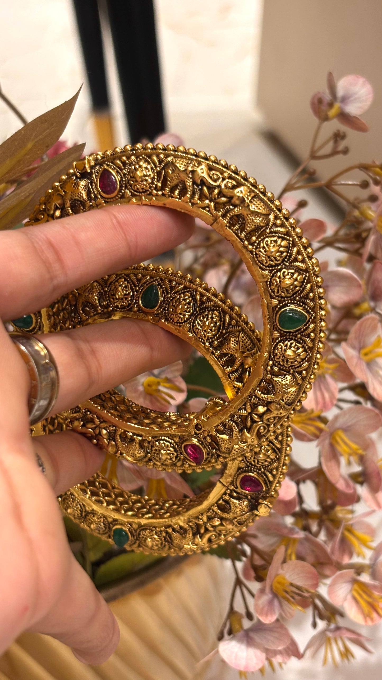 Ruby & Emerald Nakshee bangdi