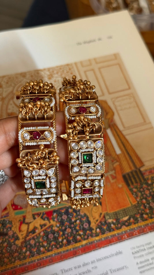 Rani pink & emerald rajwada openable bangle