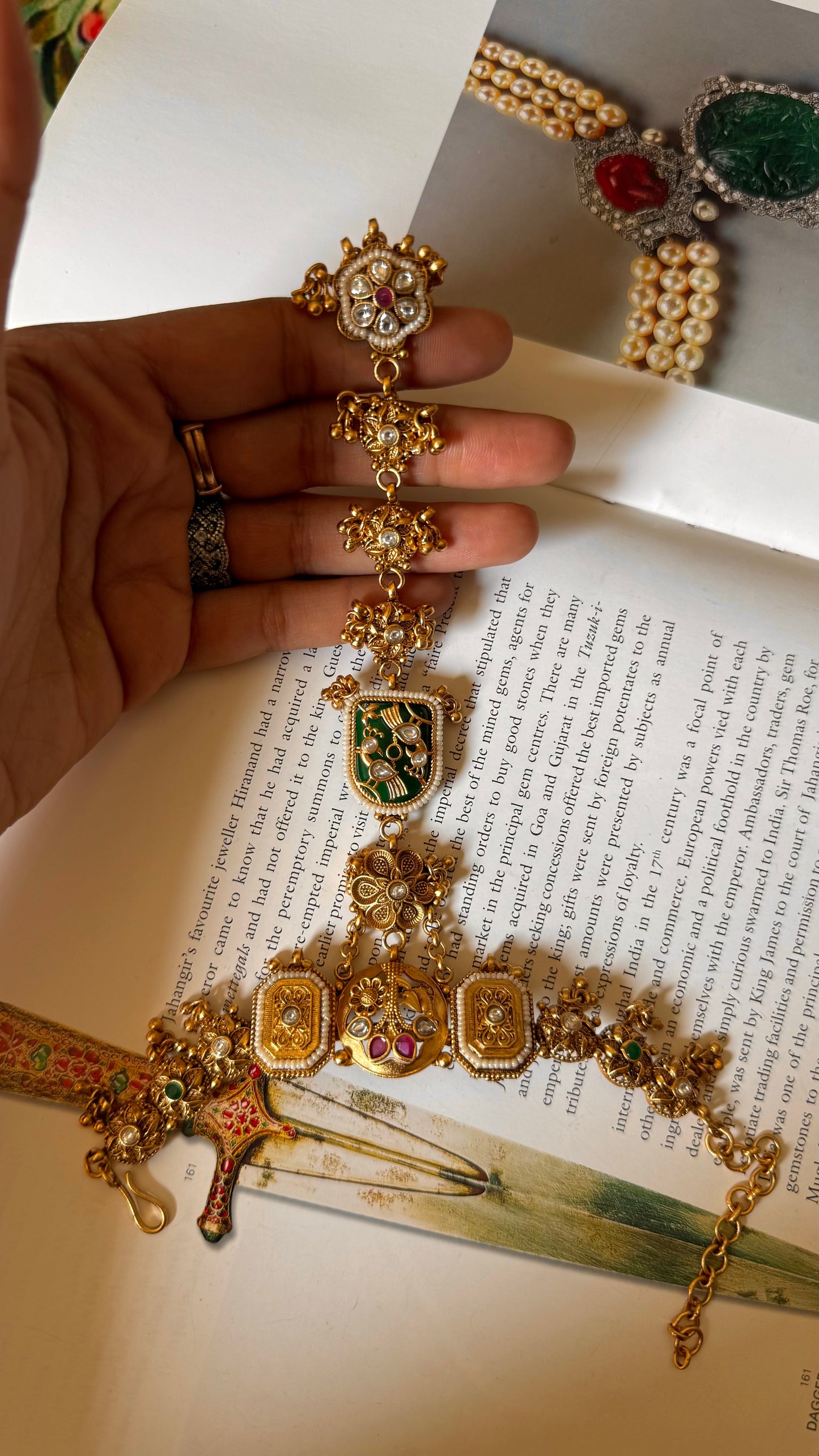 Emerald & ruby rajwada Hathphool