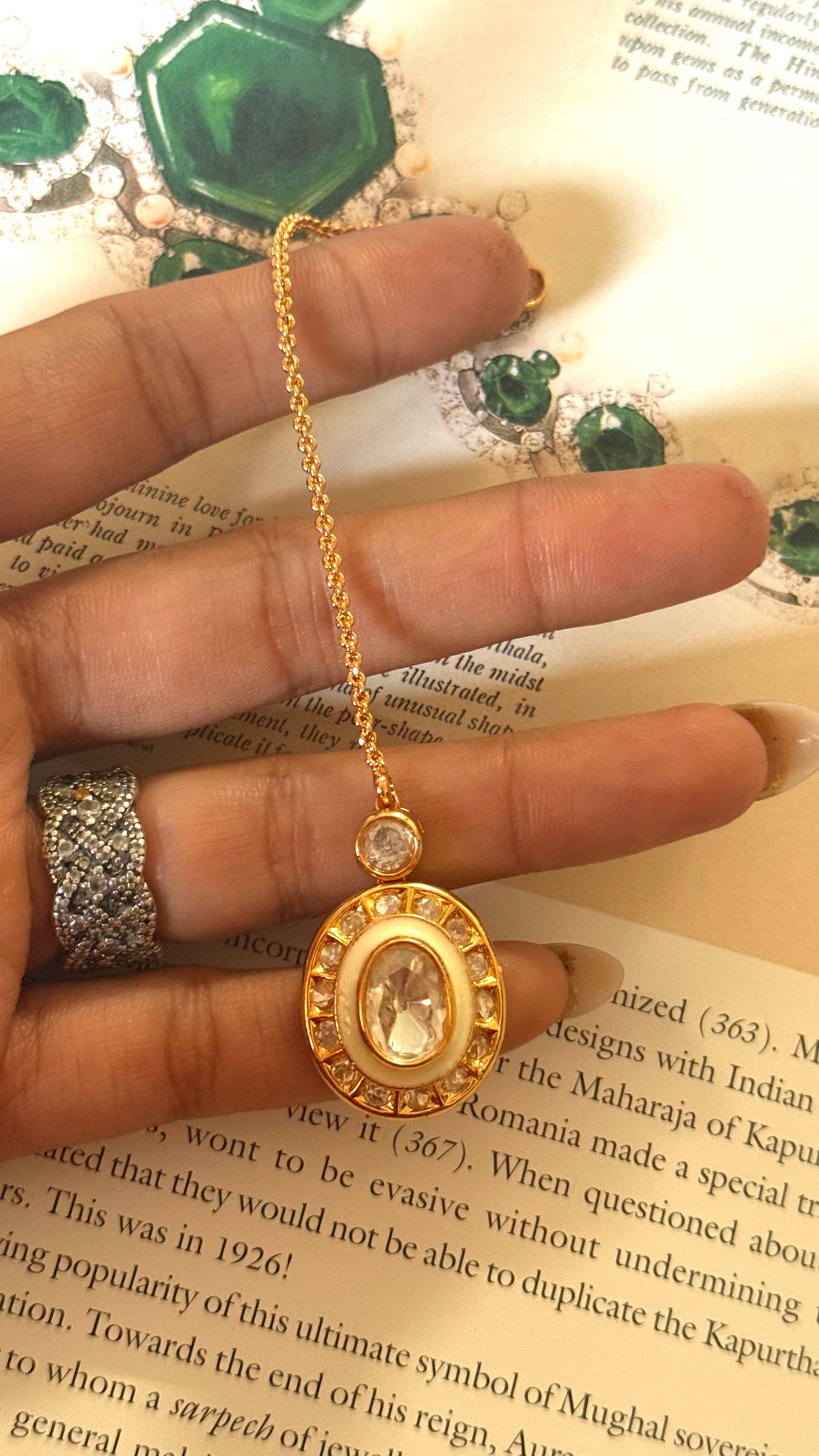 Offwhite meenakari polki maangtika