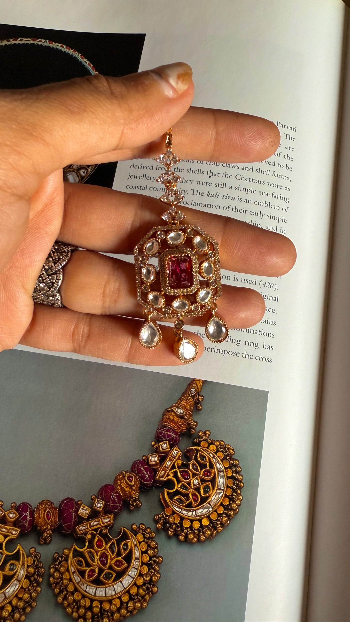 Rani pink Moissanite maangtika