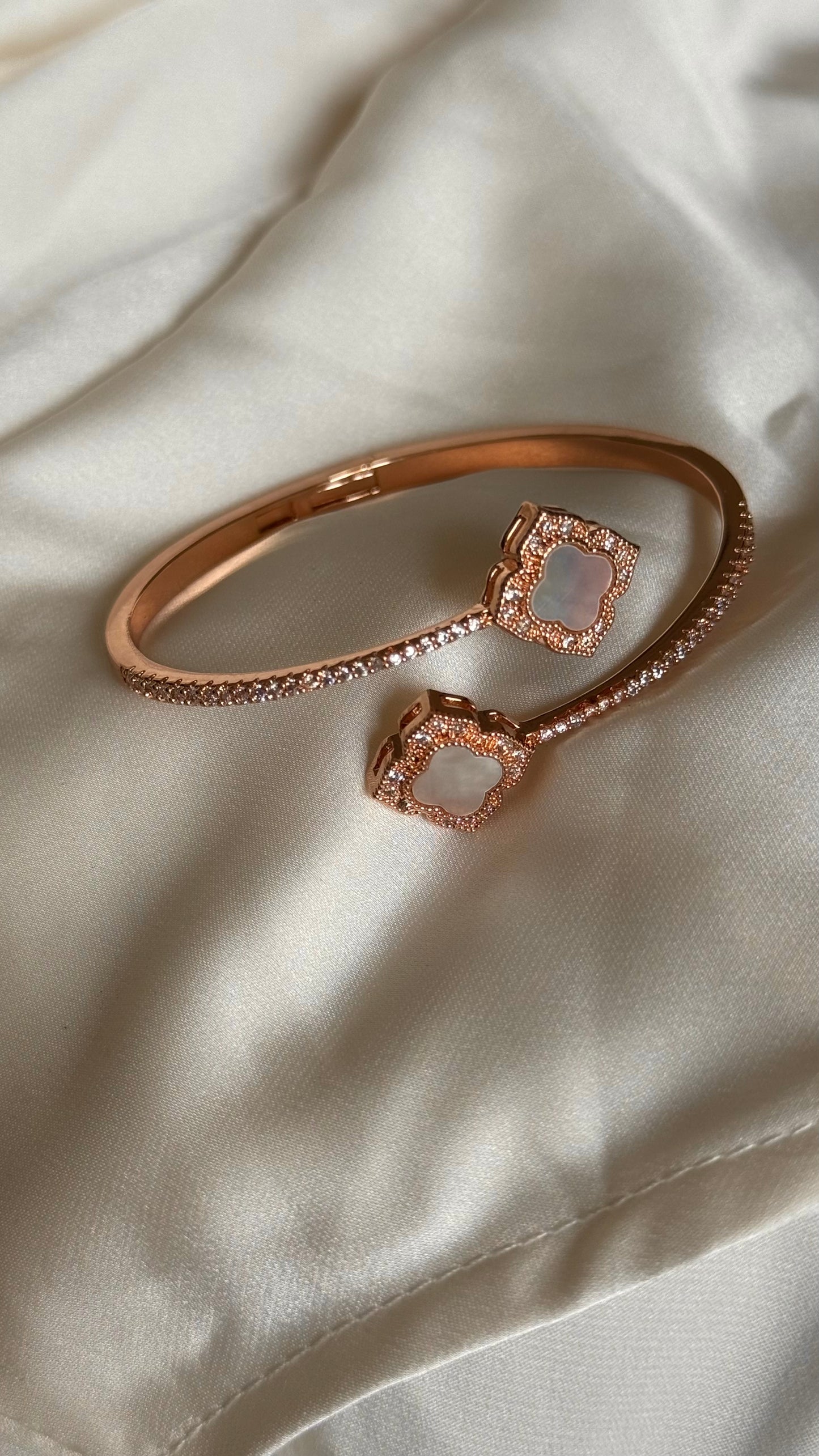 Mother-of-Pearl Open Vancleef Bracelet
