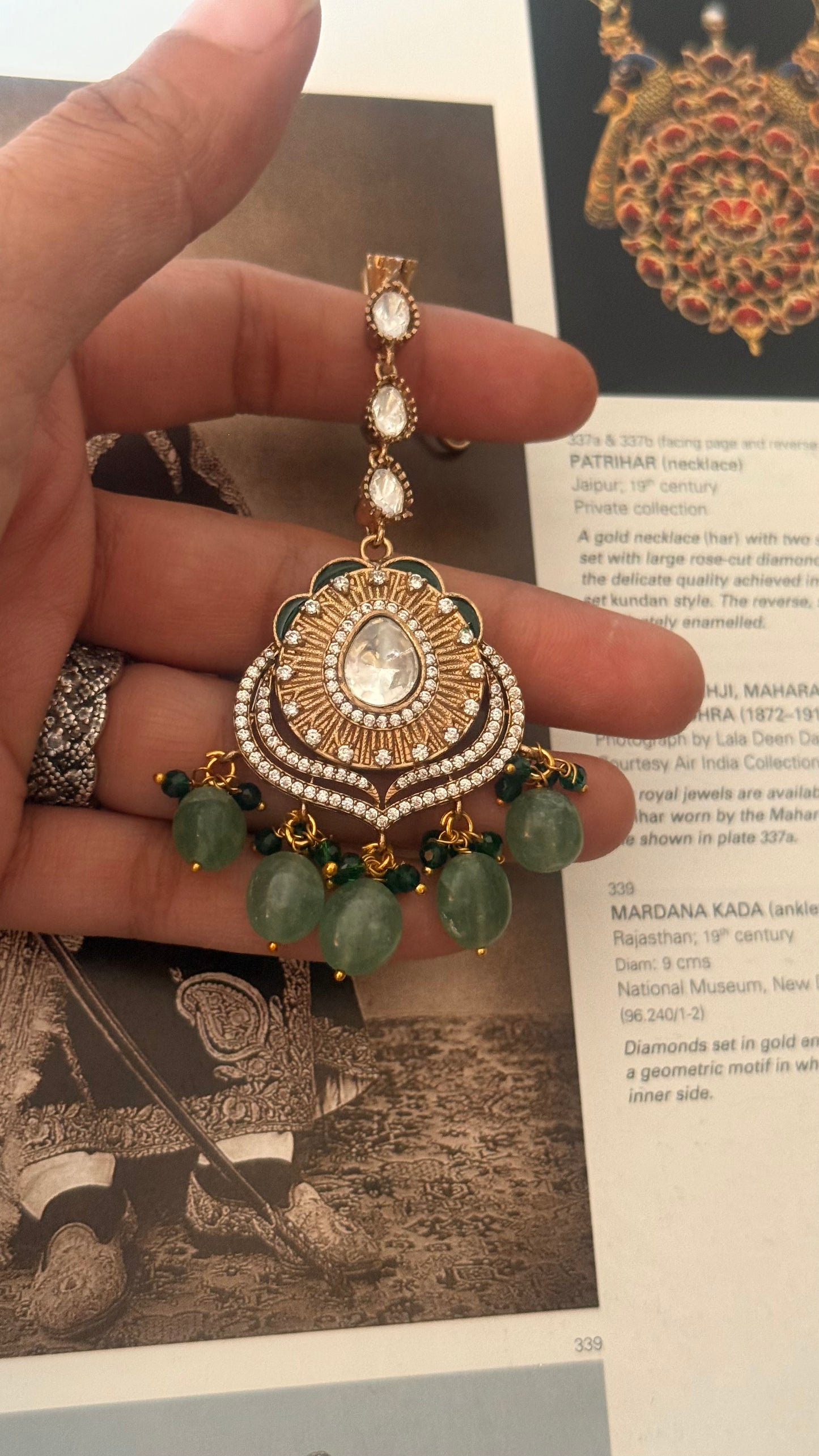 Emerald oxidised gold meena mangtika