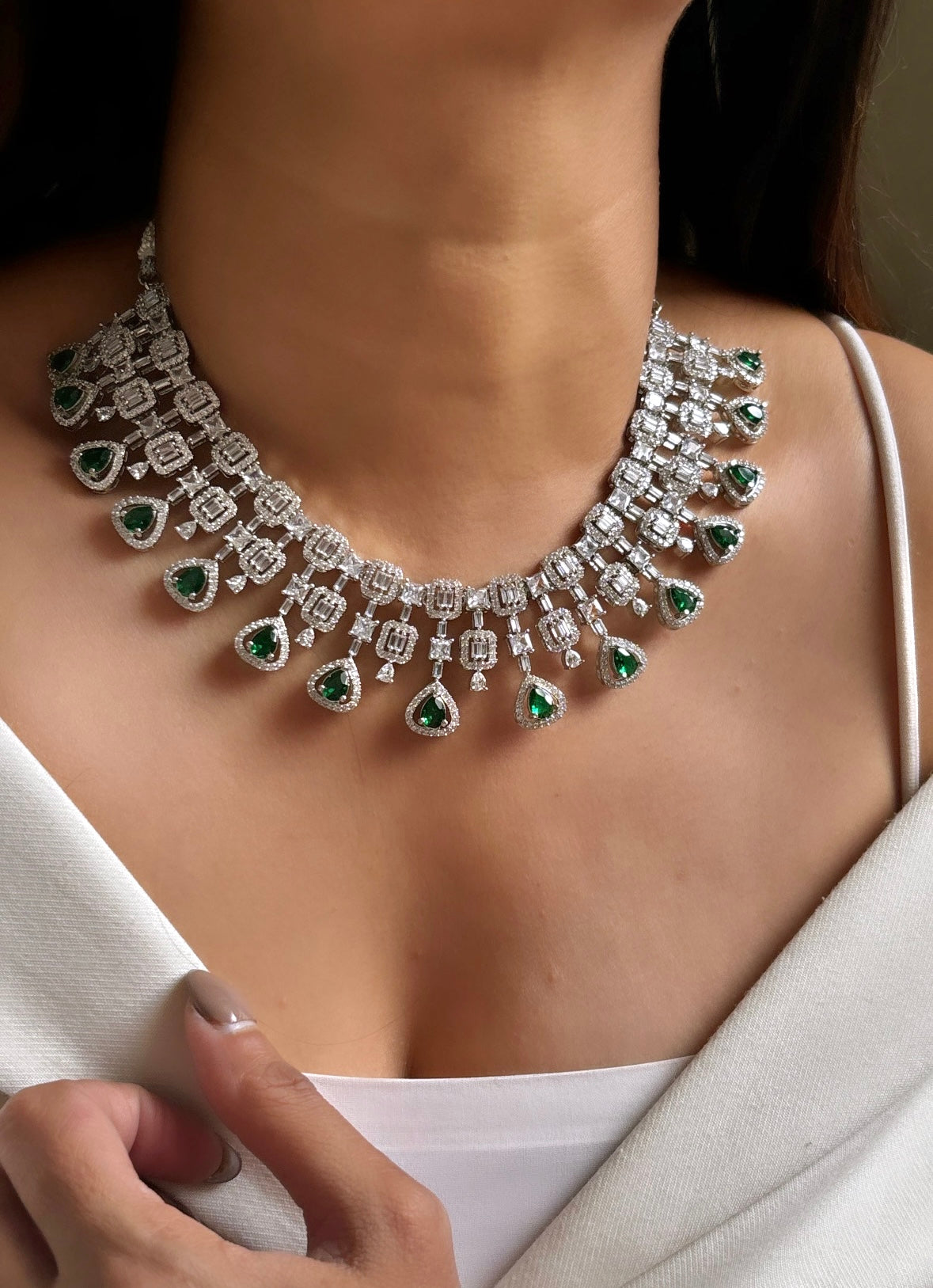 Emerald diamond necklace