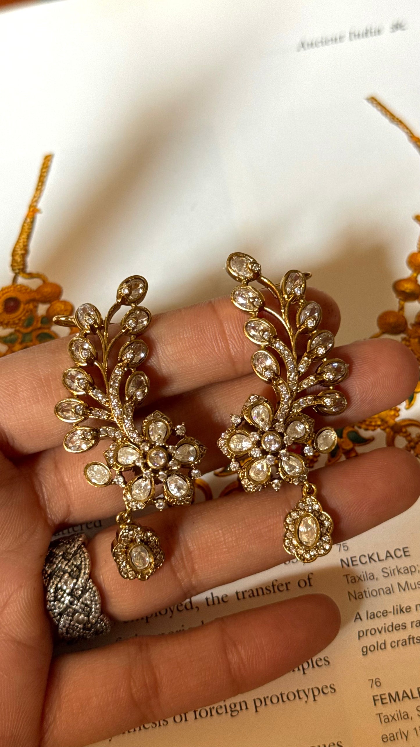 Floral leaf small earcuff