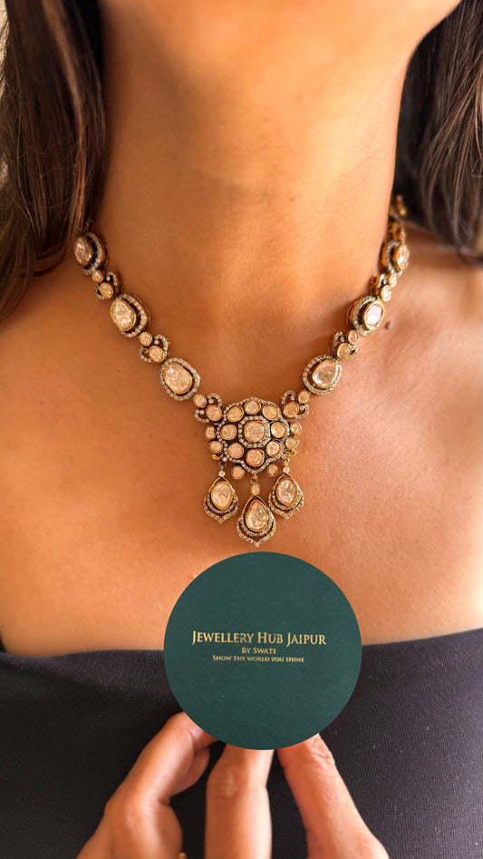 Floral patter victorian peeli polki necklace