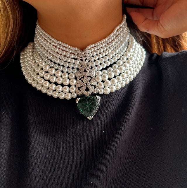 Cocktail pearl emerald necklace