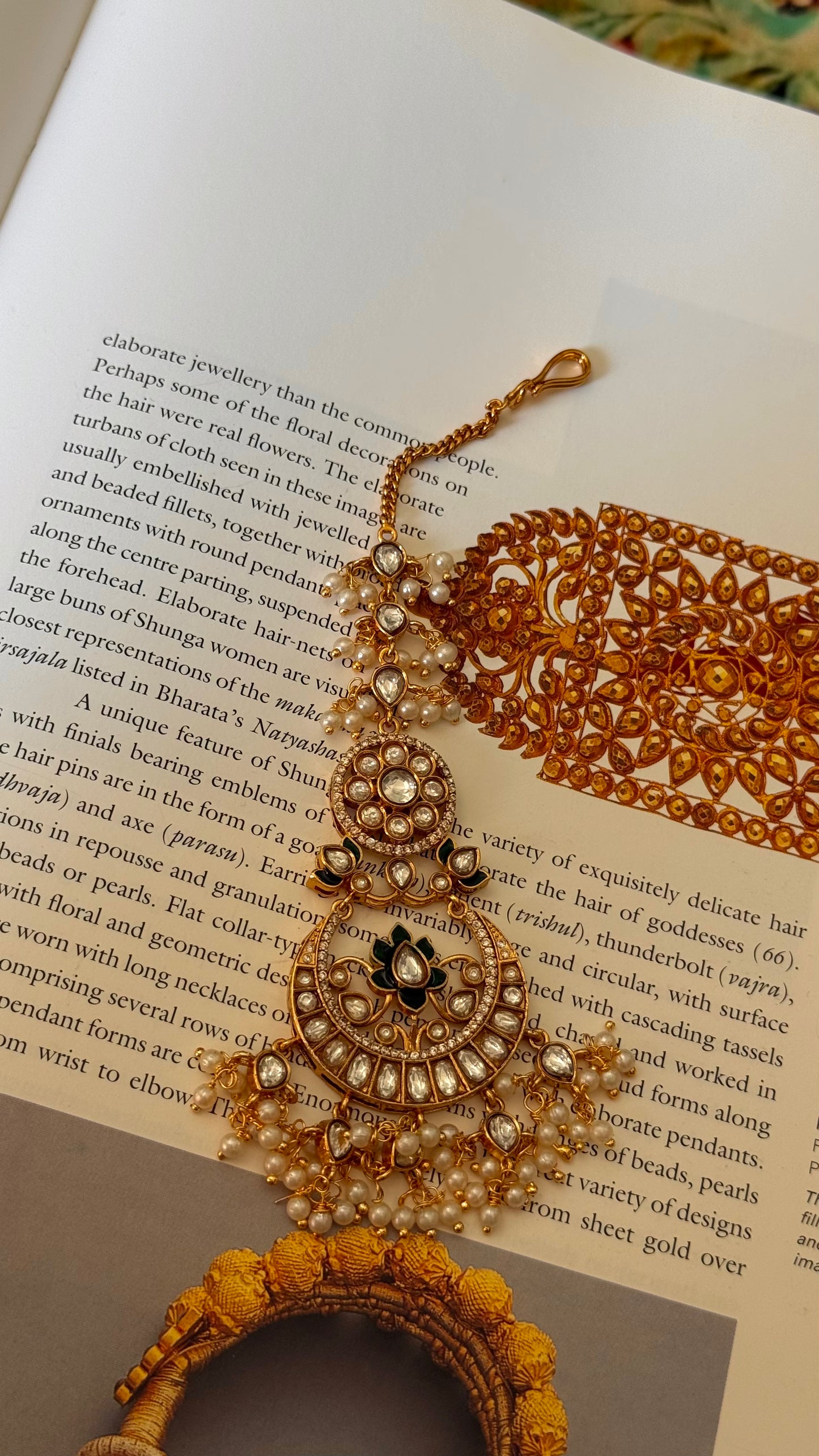 Paachi emerald takkar work maangtika