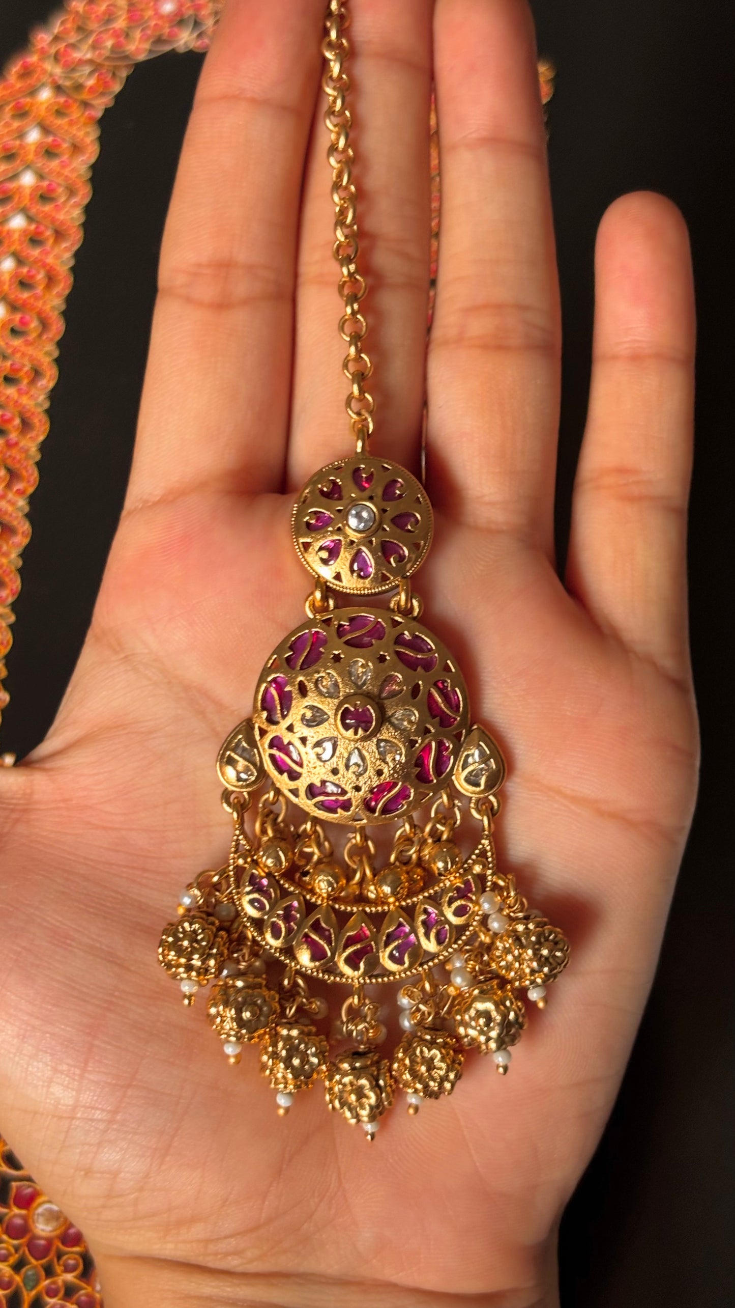 Rani pink nakashi Maangtika