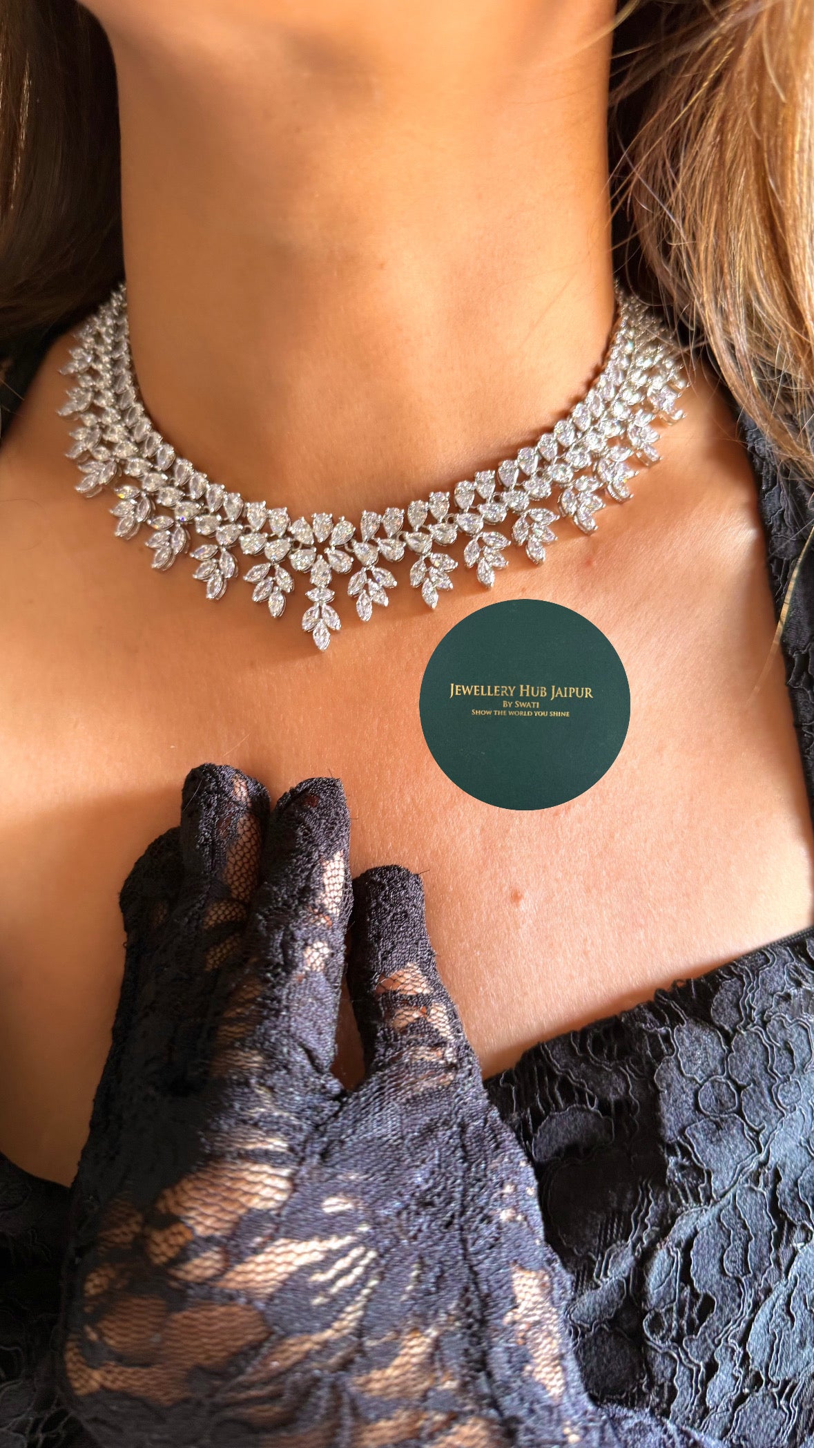 Leaf design diamond necklace