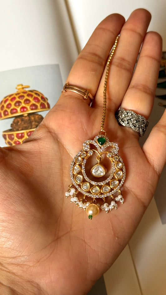 Emerald & pearl detailing victorian mangtika