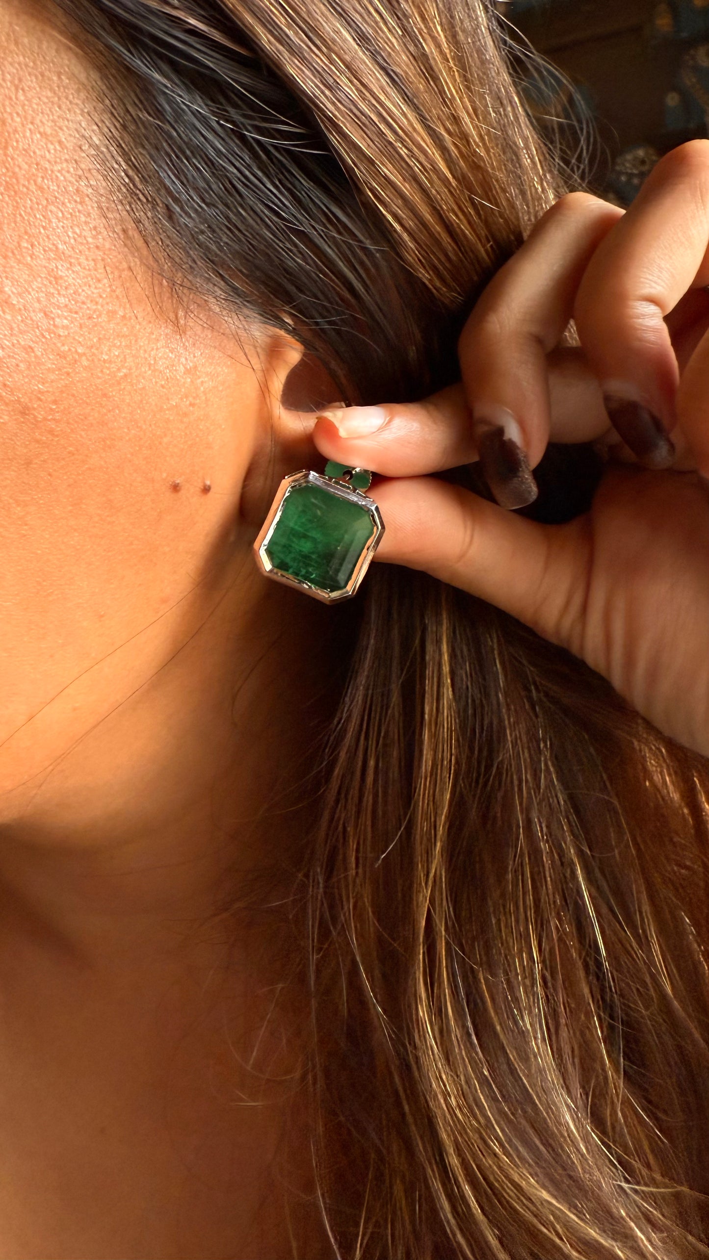 Minimalist emerald, diamond choker