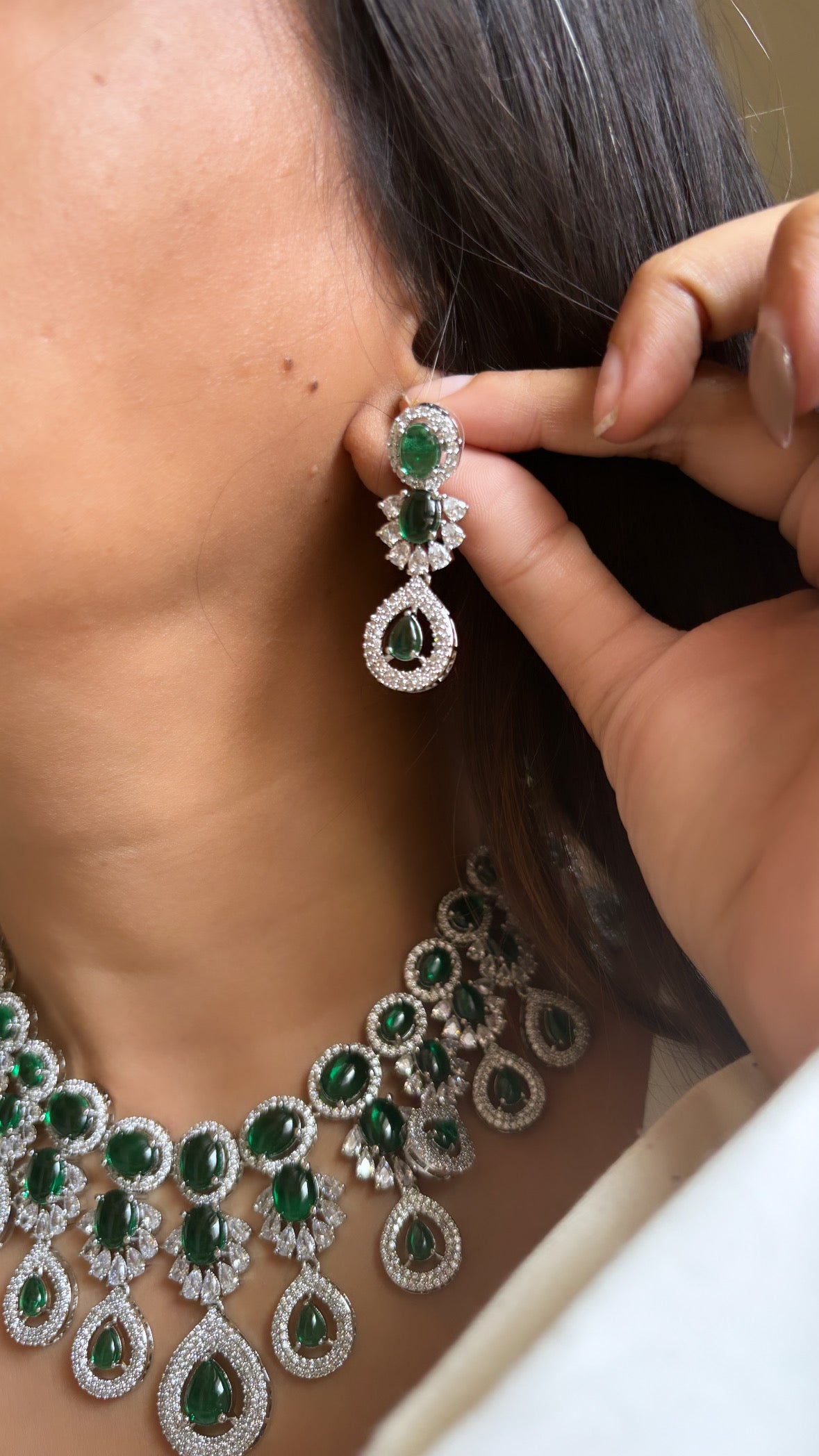 Emerald diamond necklace