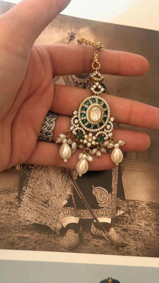 Emerald takkar work pearl round shape maangtika