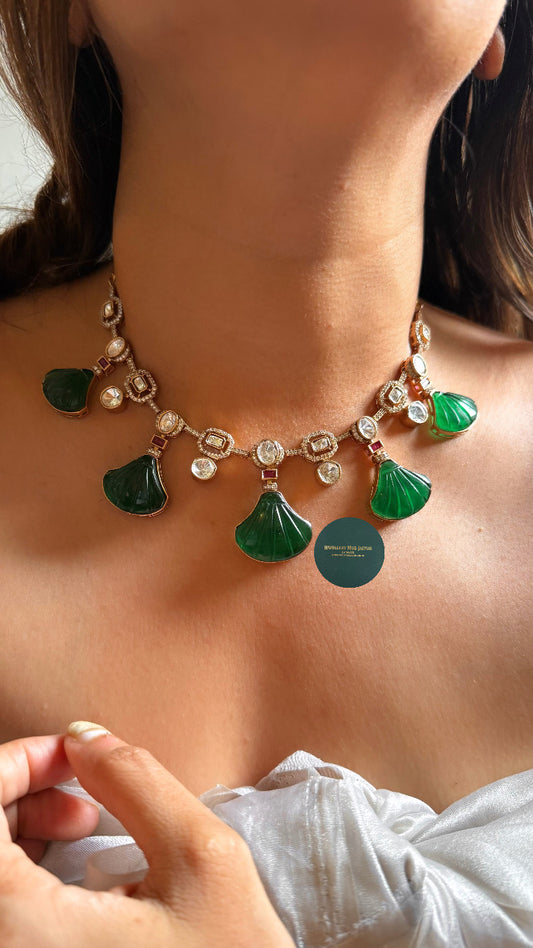 Emerald inlay carving shell shaped with moissanite collar set