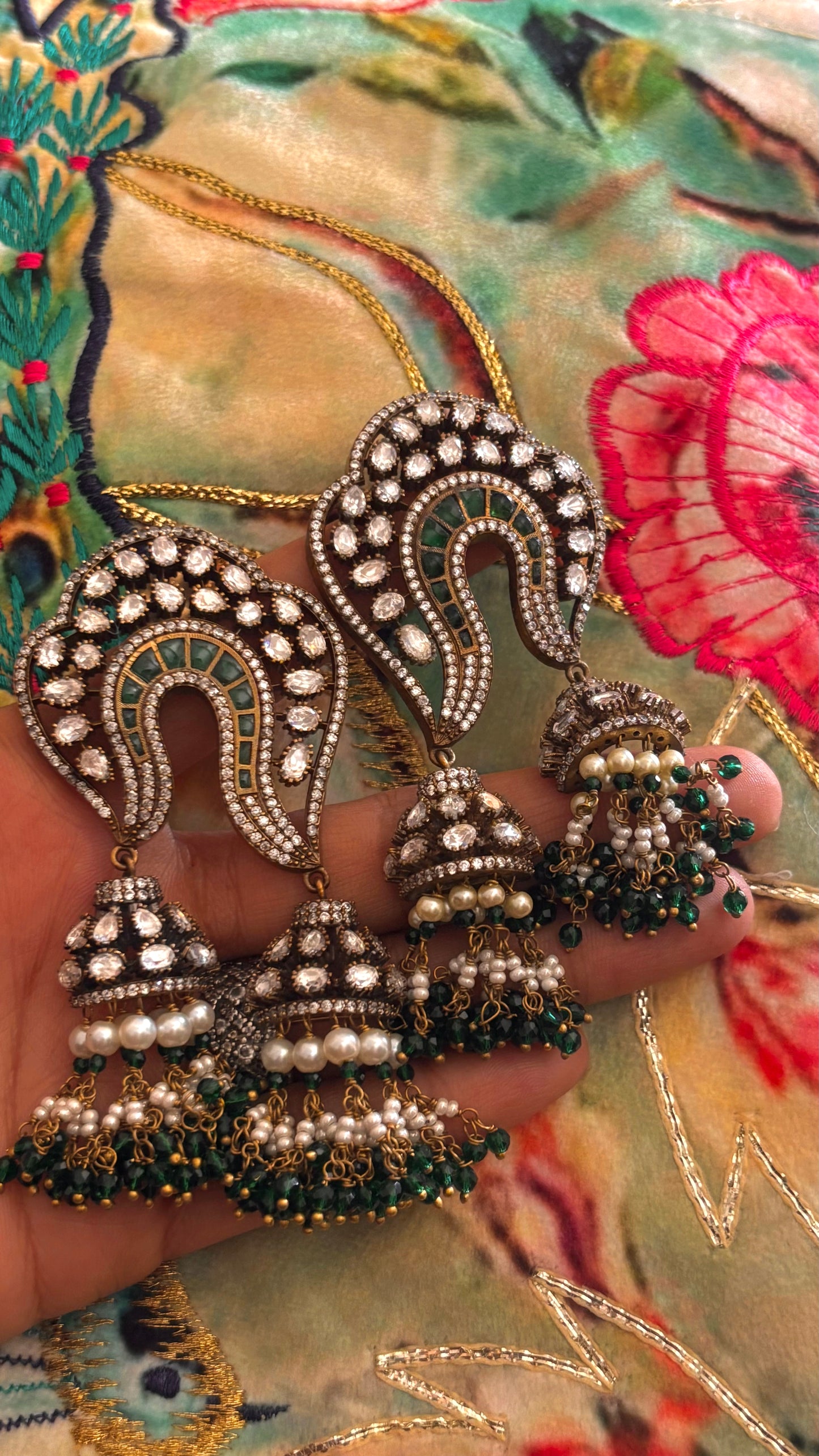 Emerald takkar victorian danglers