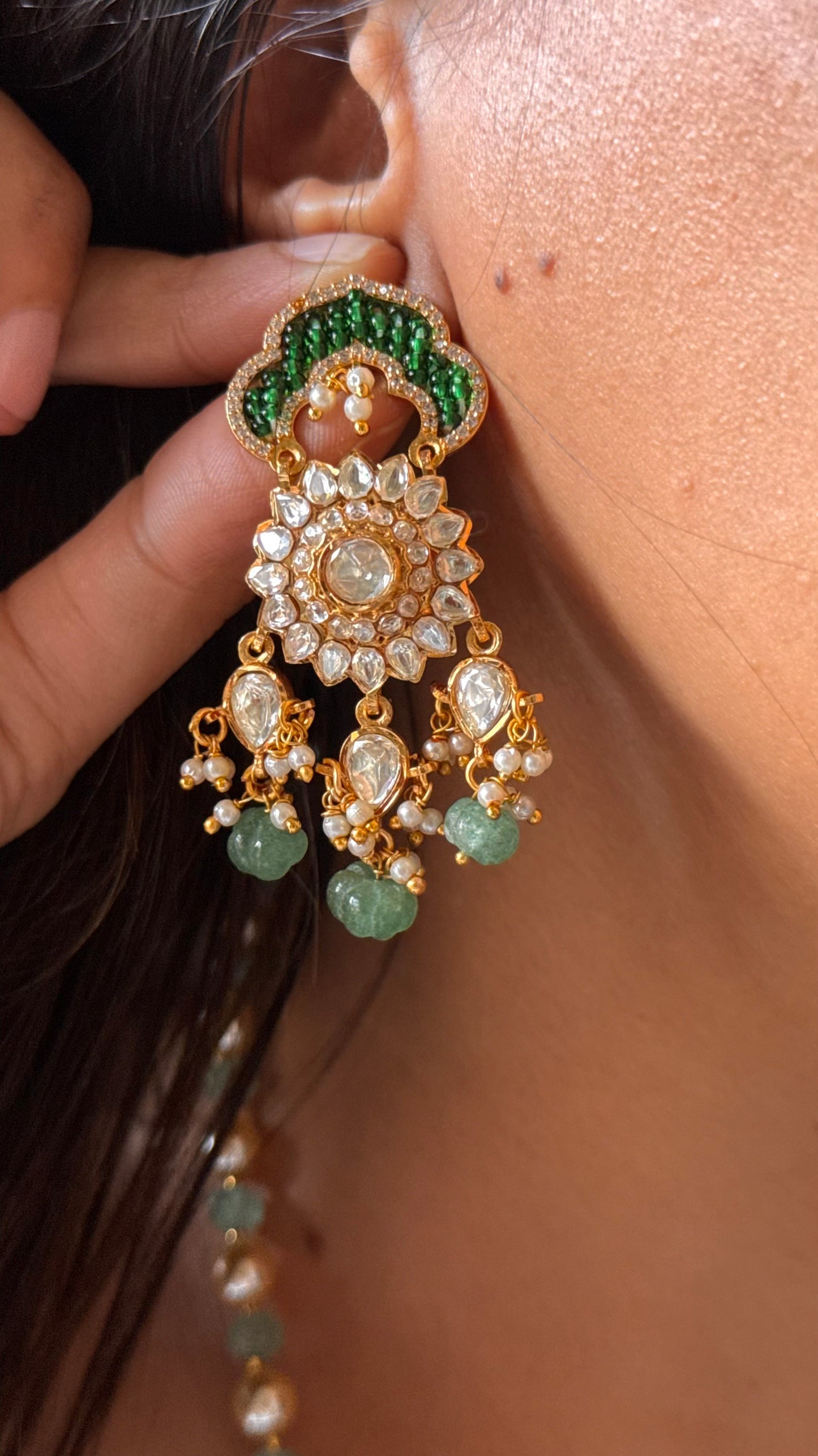 Emerald moissanite floral pattern pendant set