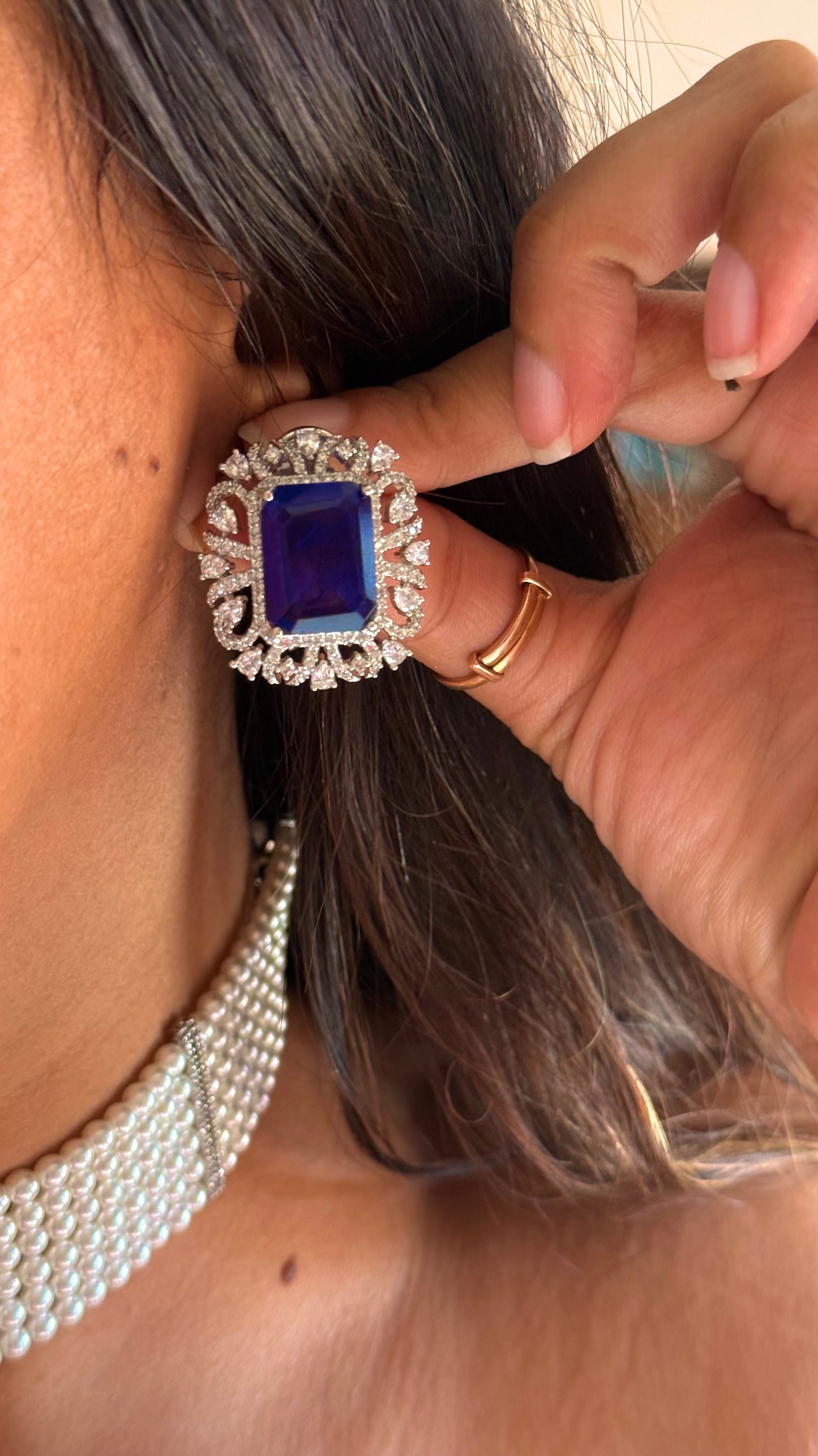 Sapphire doublet pearl choker
