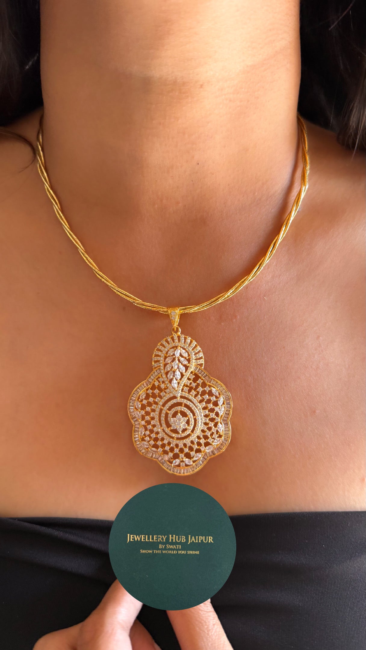 Miranda diamond pendant set