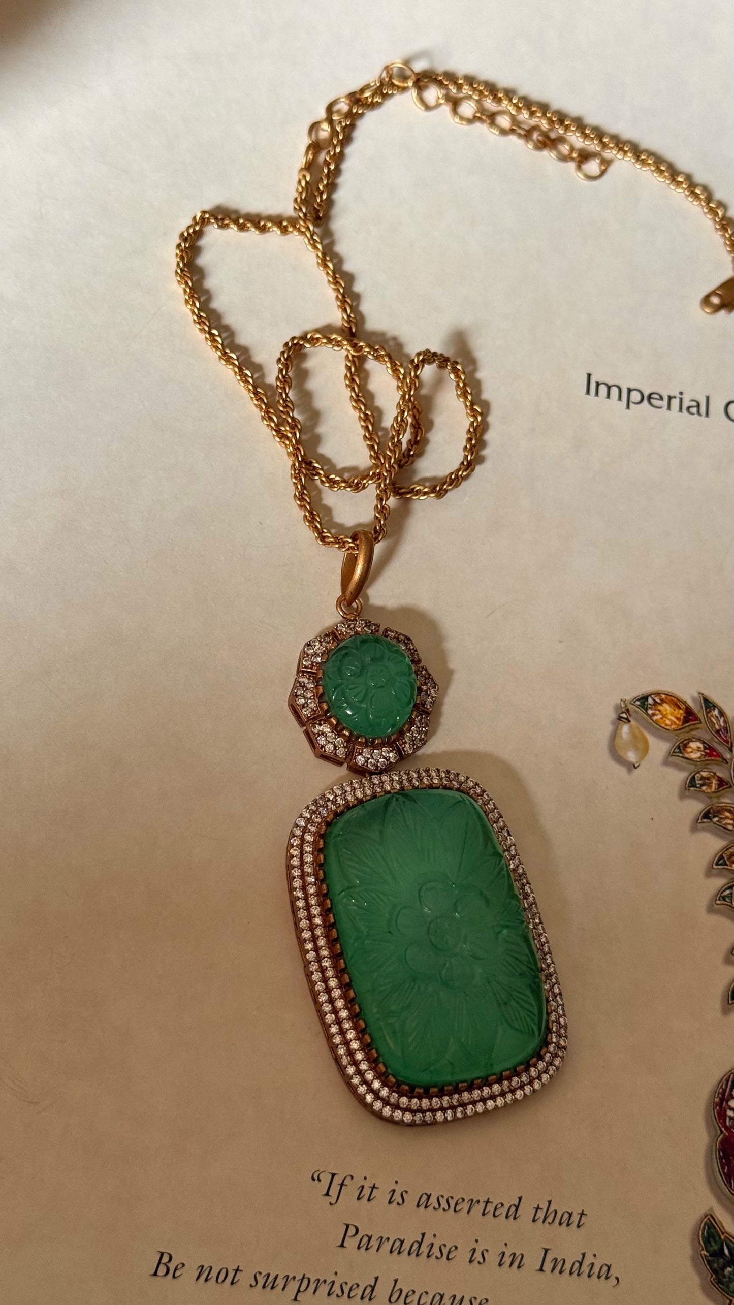 Mint carving doublet pendant set