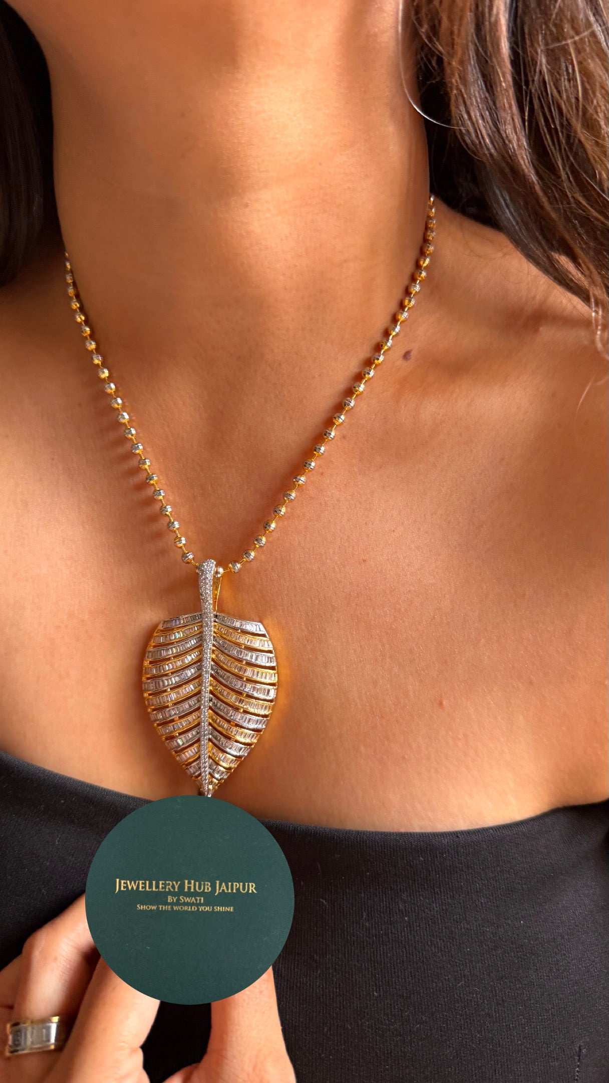 Leafy designer Gj diamond pendant set