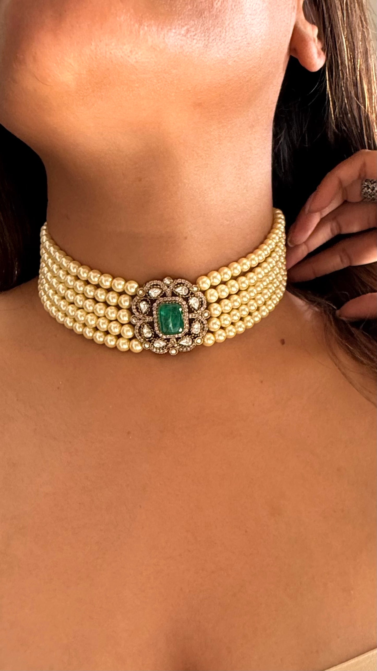 Heer Emerald Victorian minimalist choker