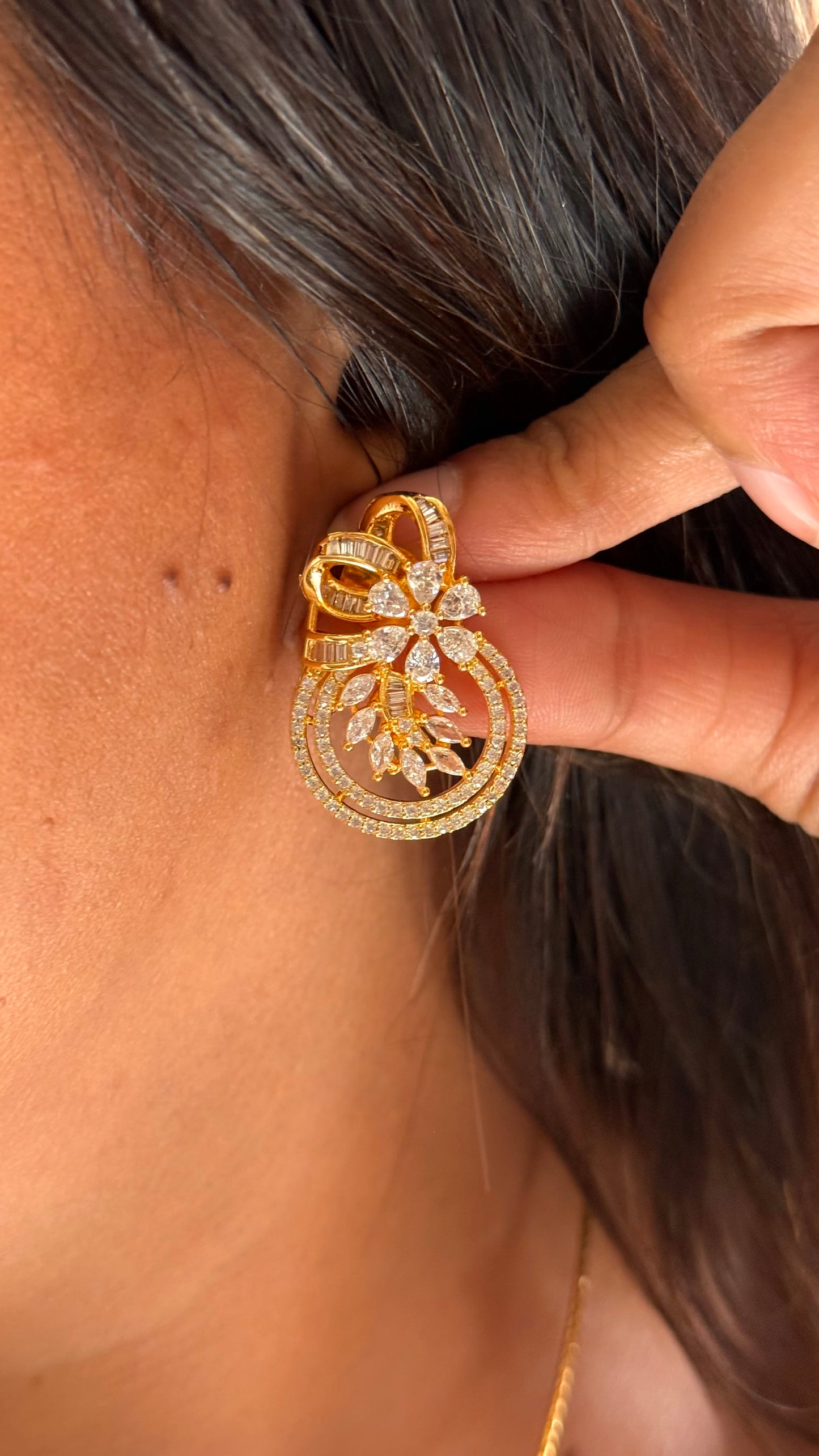Riyana diamond pendant set