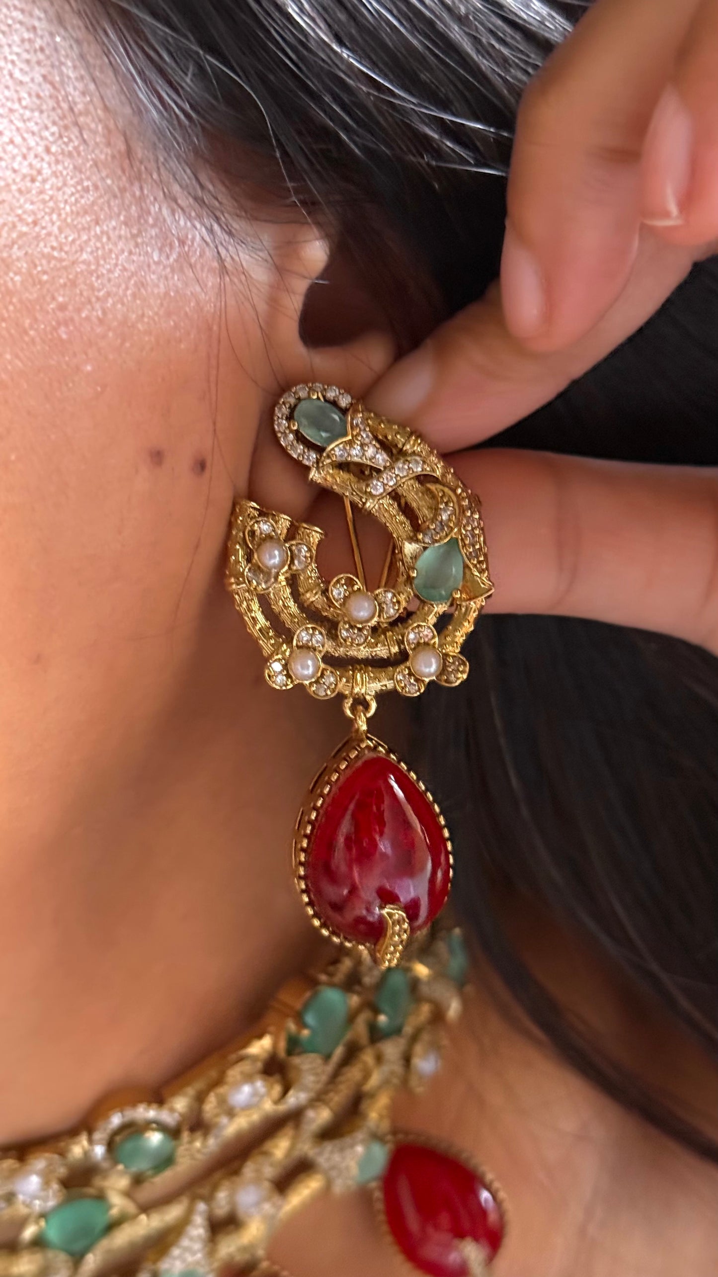 Mint& ruby cocktail statement choker