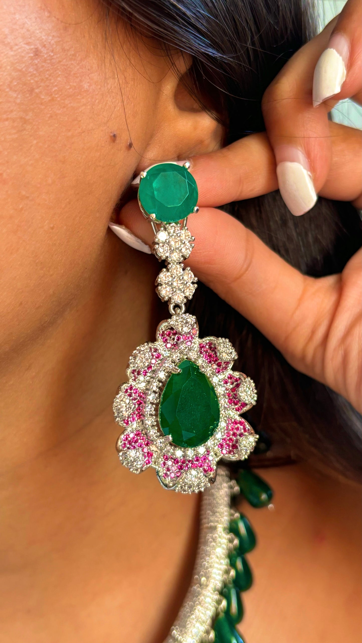 Emerald cocktail diamond necklace