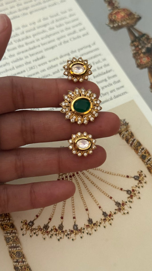 Emerald polki double finger ring